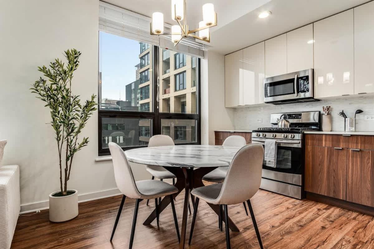 Apartment Boulevard Walk Everywhere 5 Mins To Magnificent Mile River North 02