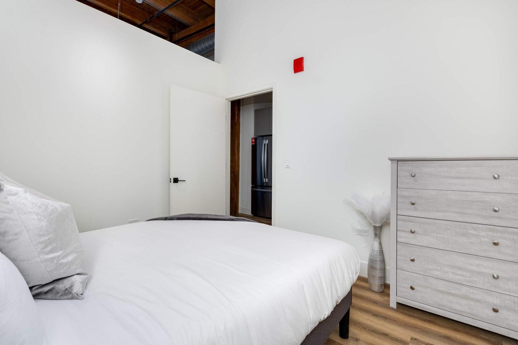 River North Rooftop With In And Out Parking 6 Apartment *