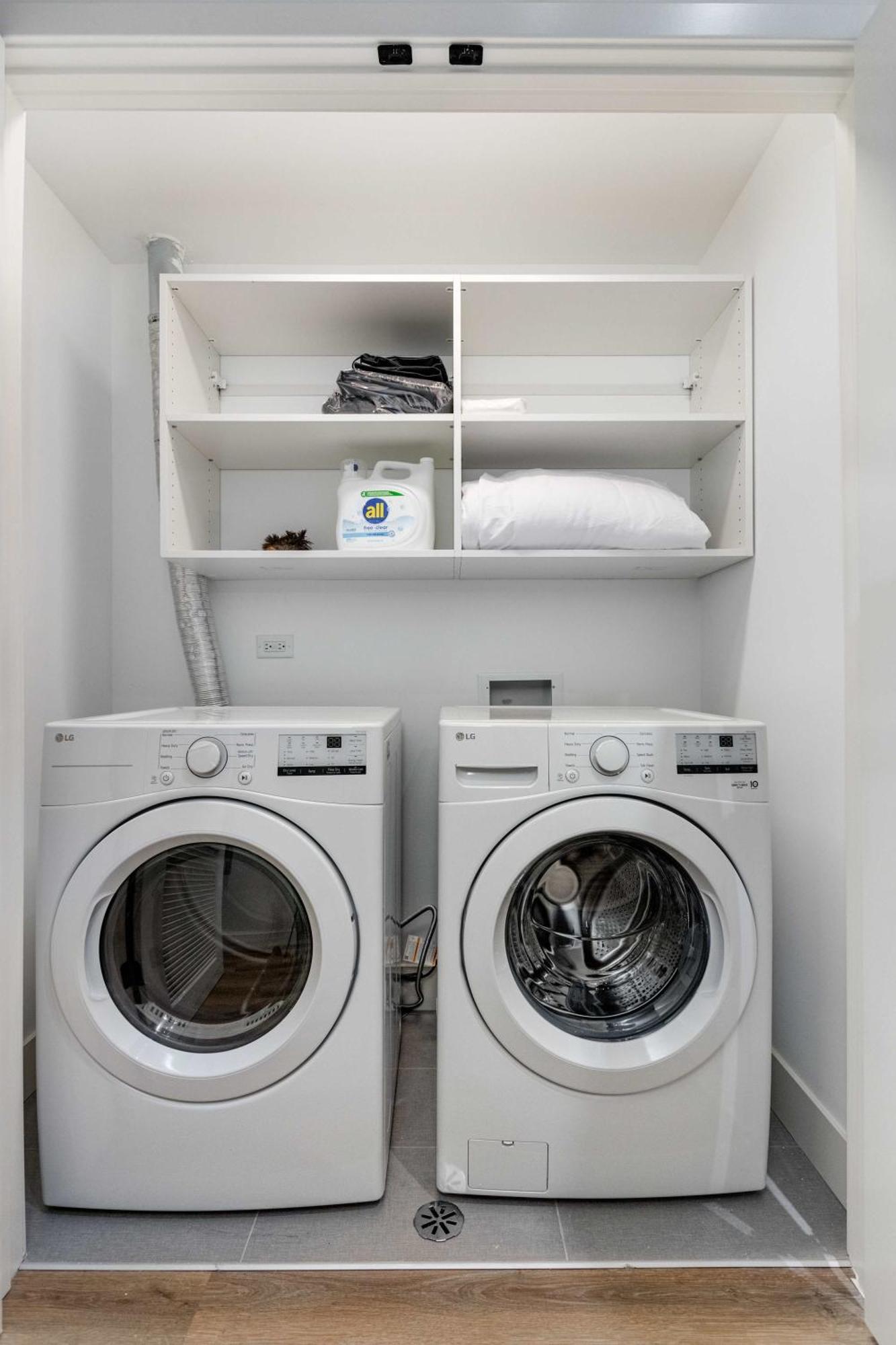 River North Rooftop With In And Out Parking 6 *