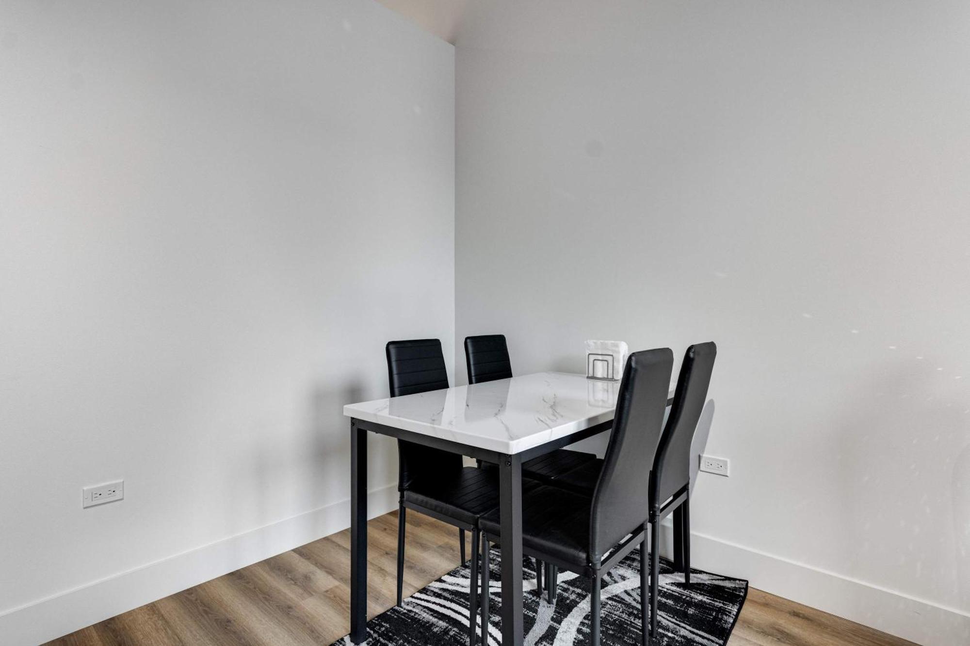 River North Rooftop With In And Out Parking 6 * Chicago