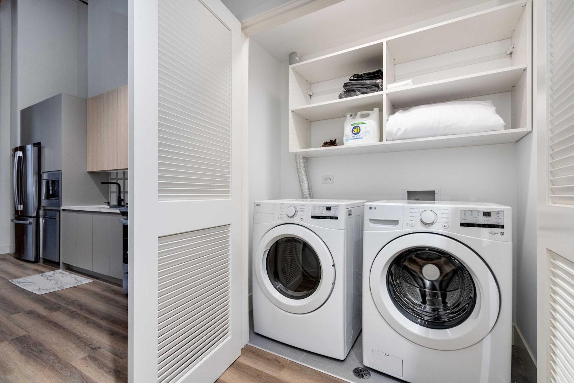 River North Rooftop With In And Out Parking 6 Apartment