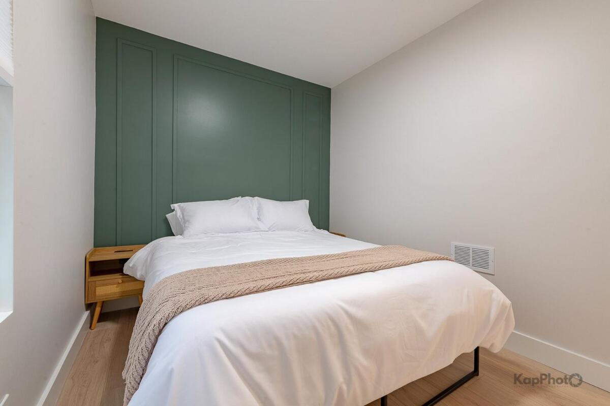 Modern 2br With Free Parking In Avondale Apartment *