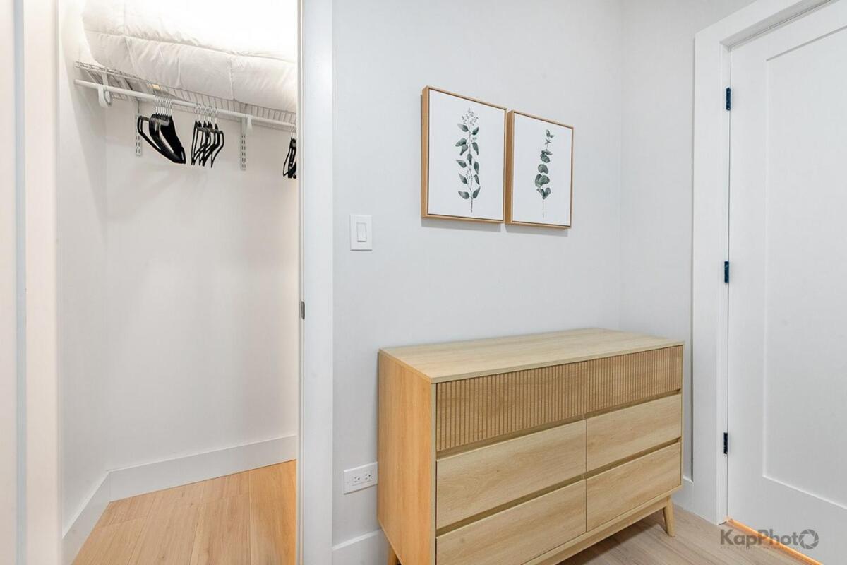 Modern 2br With Free Parking In Avondale Apartment *