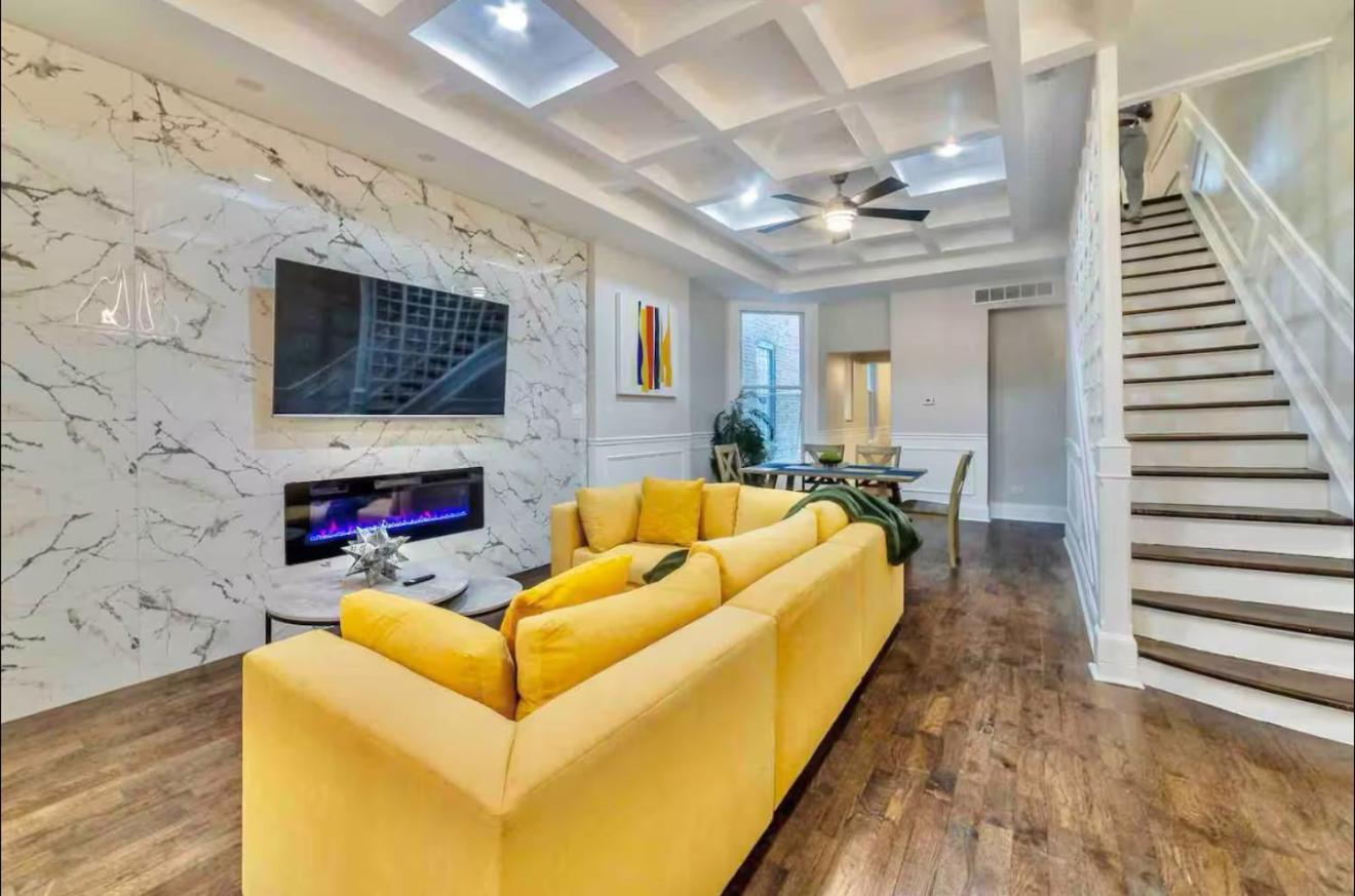 Bronzeville 42 Art & Hospitality Holiday home *