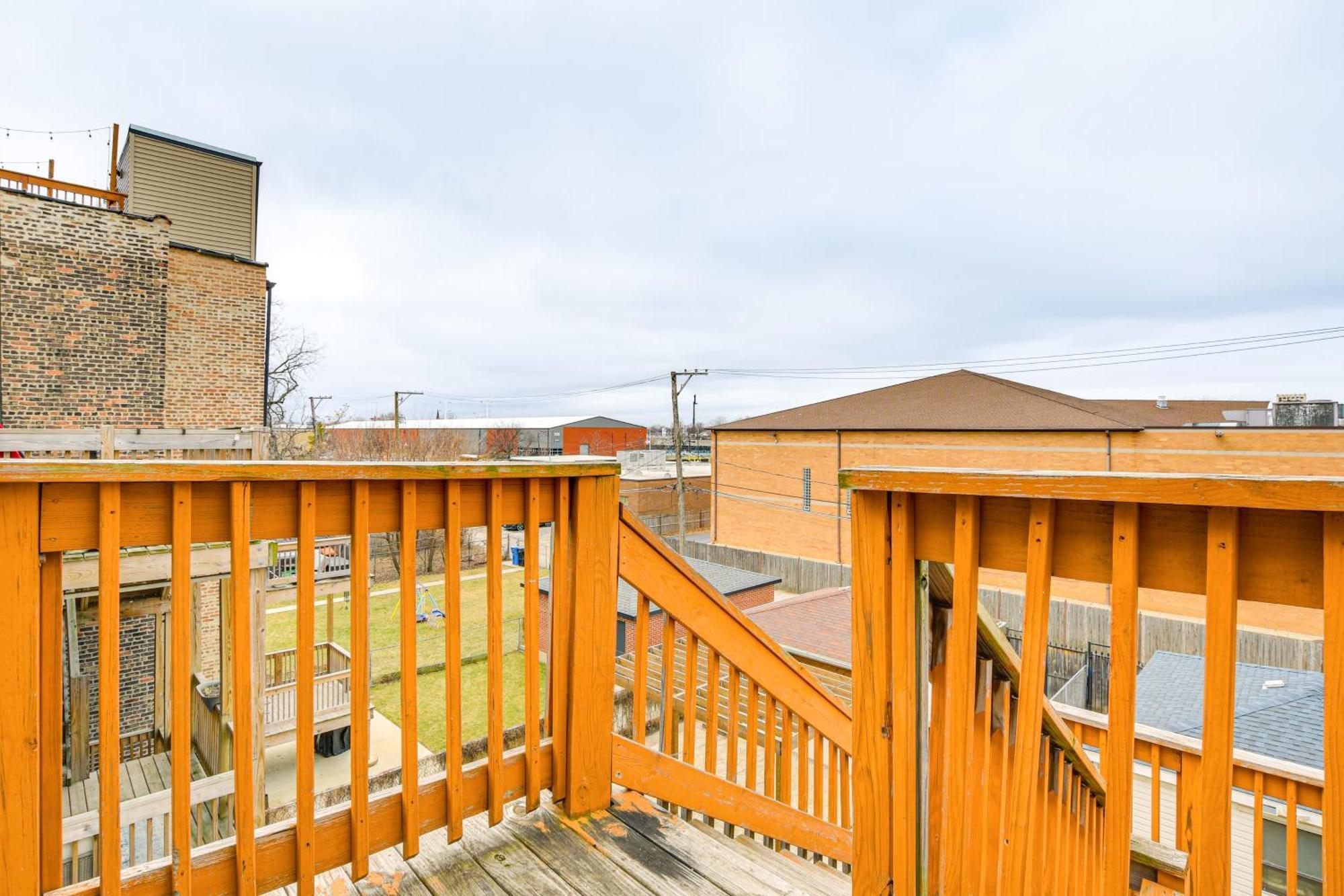 Apartment Less Than 2 Mi To Uchicago Near Bus Stops!