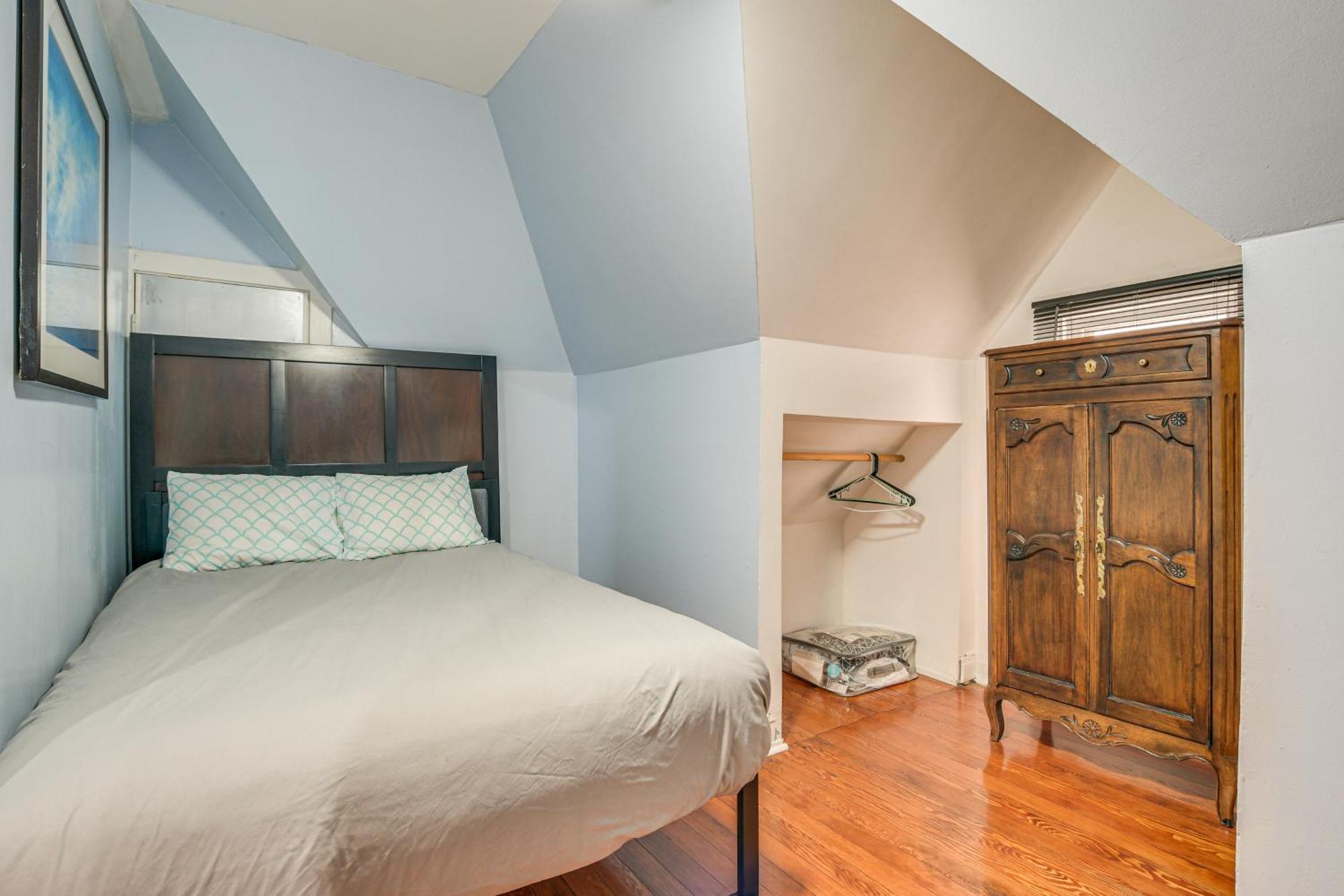 Less Than 2 Mi To Uchicago Near Bus Stops! Chicago