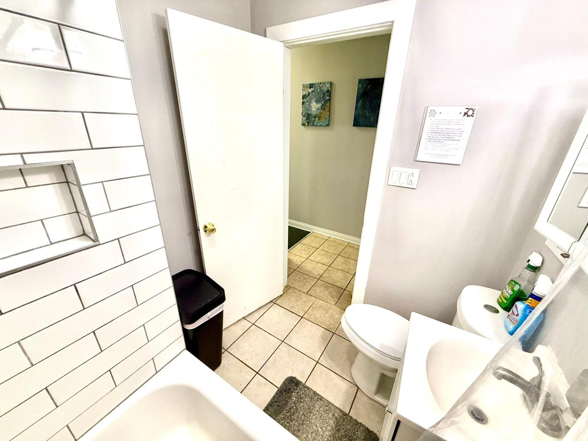 Place To - Close To Downtown! - Free Parking! Chicago