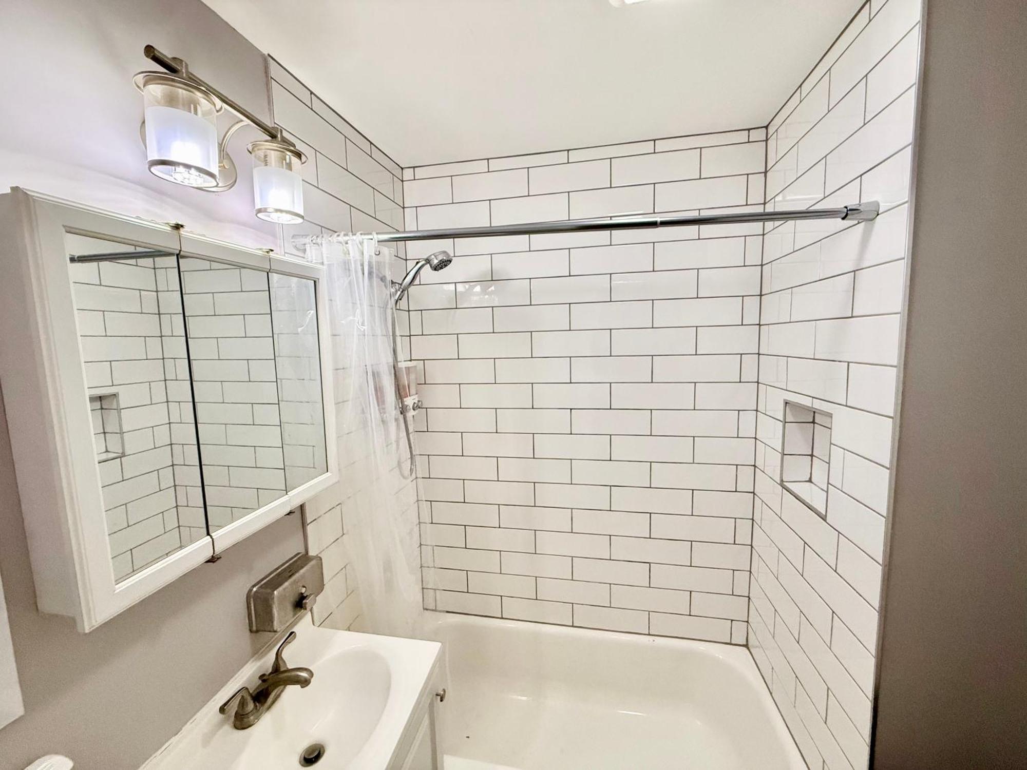 Homestay Place To - Close To Downtown! - Free Parking! *