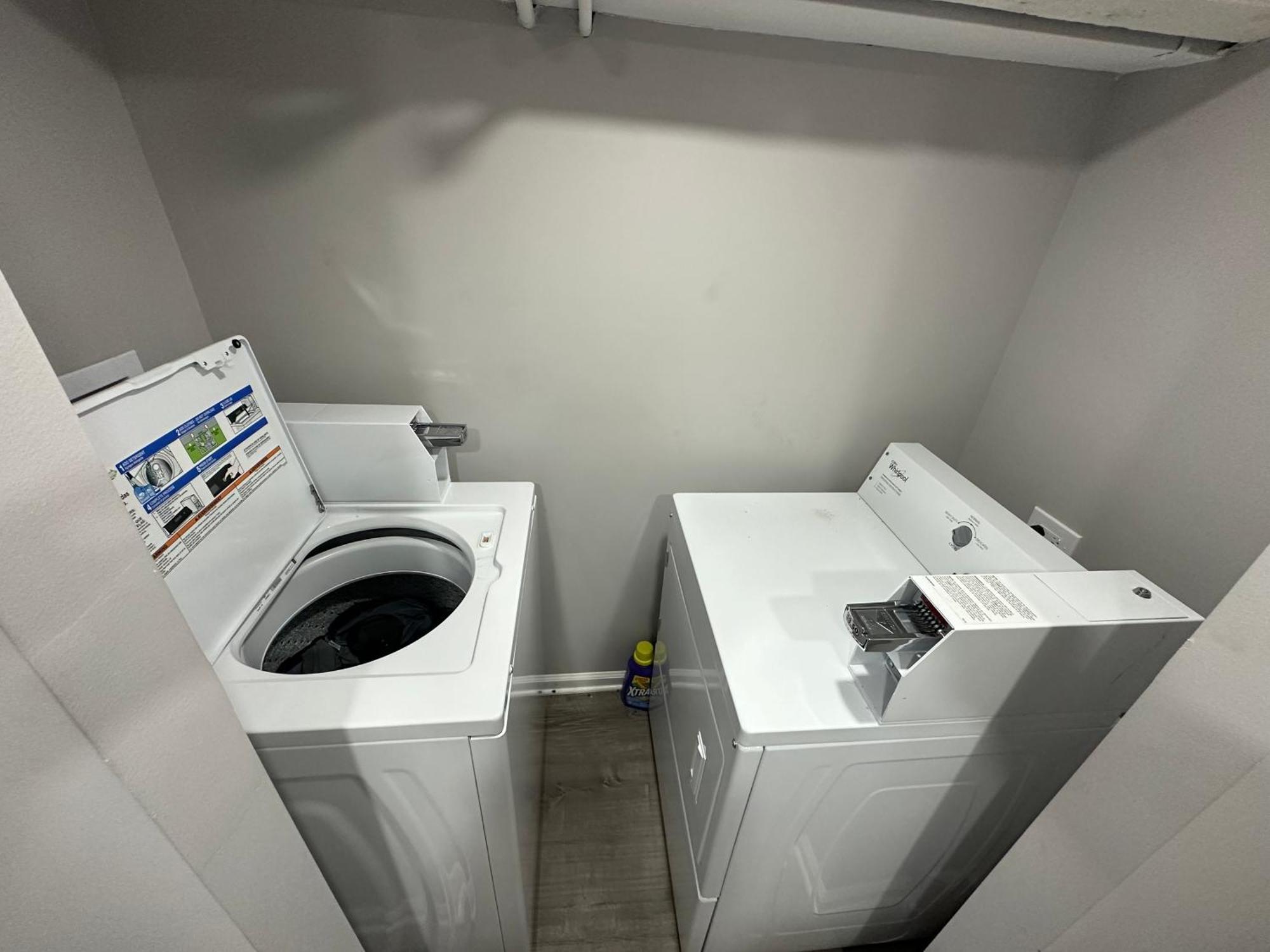 Place To - Close To Downtown! - Free Parking! Homestay