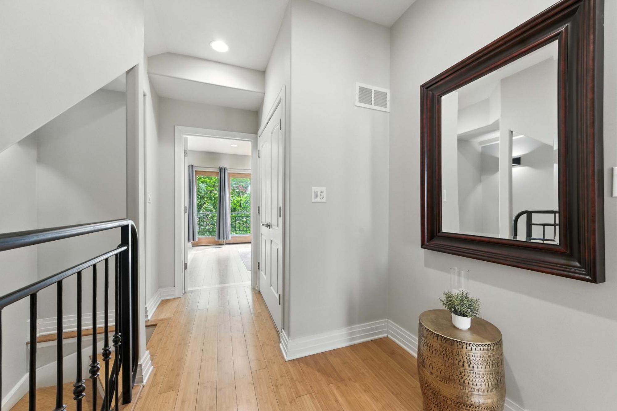 Spacious 3-bed West Loop Townhouse, 1 Car Garage