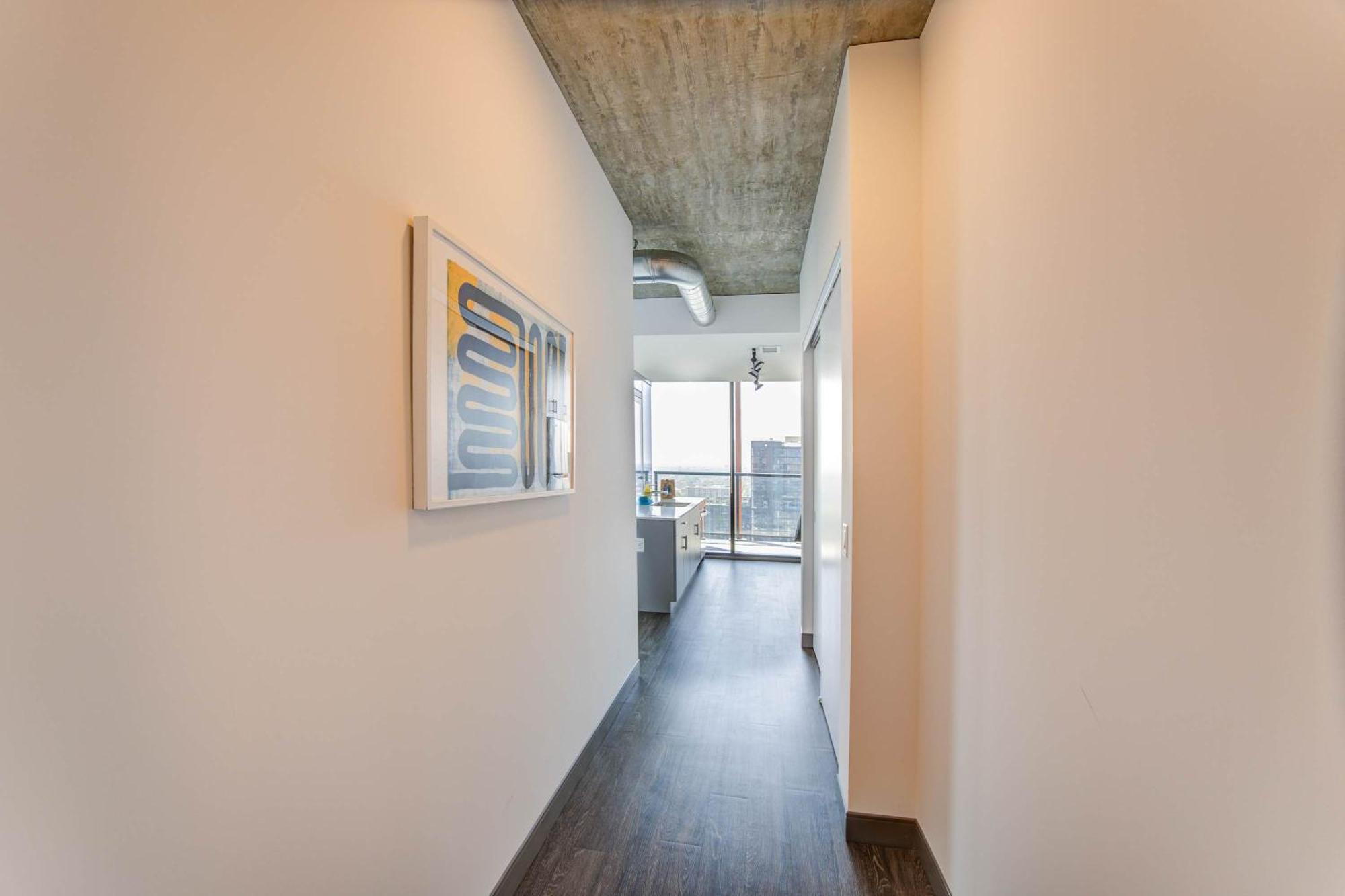 2br Designer Loft Modern Luxe In Center *