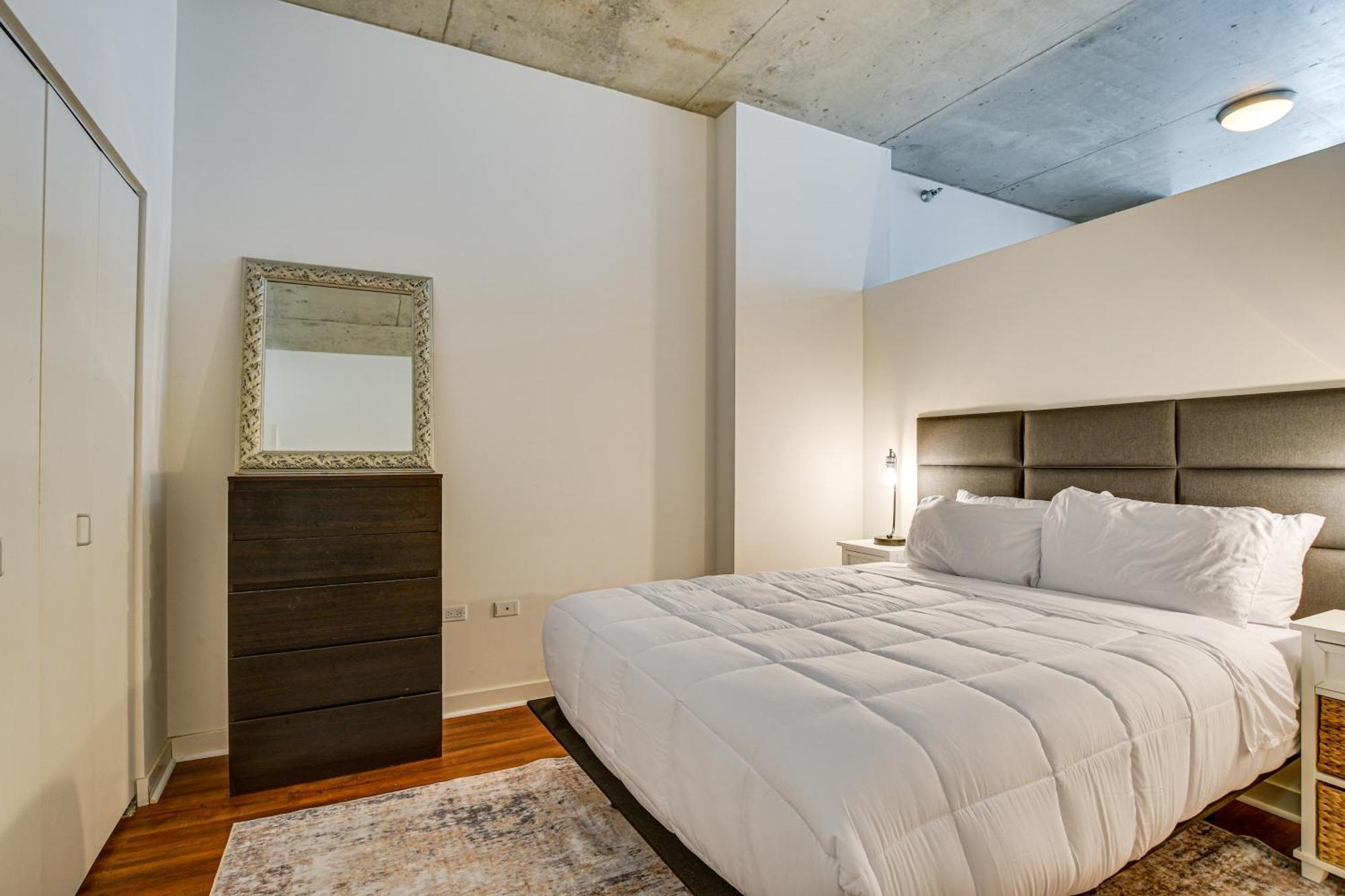 Holiday home Downtown Living: Walkable, Modern