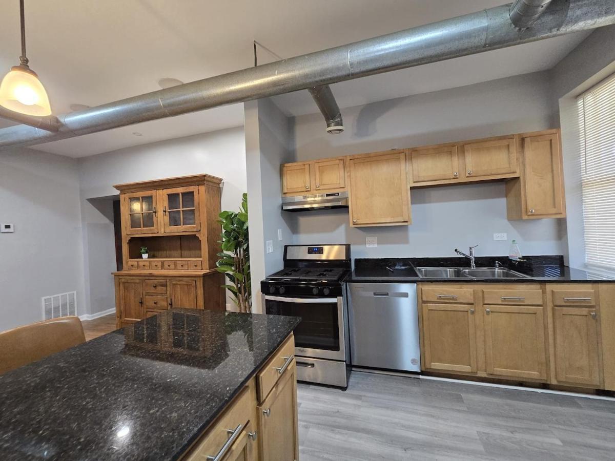 Luxe Loft Vibe With King - 4br 3ba Apartment