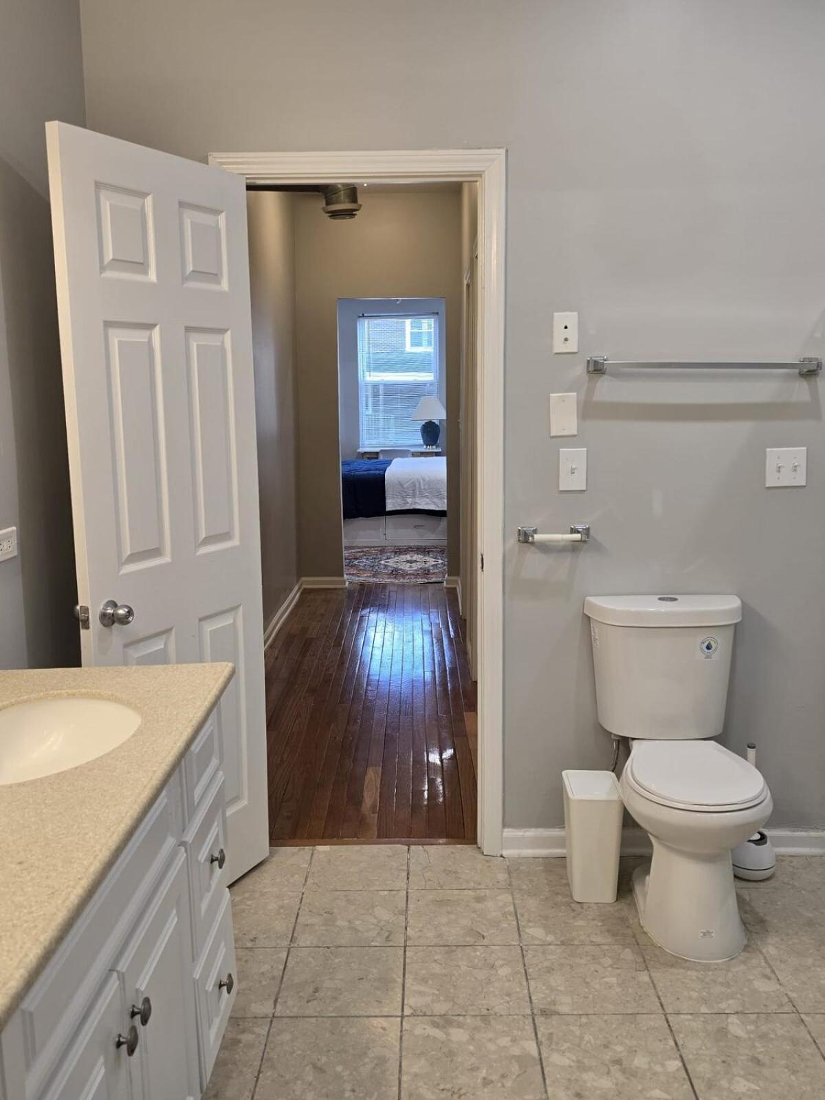 Luxe Loft Vibe With King - 4br 3ba Apartment