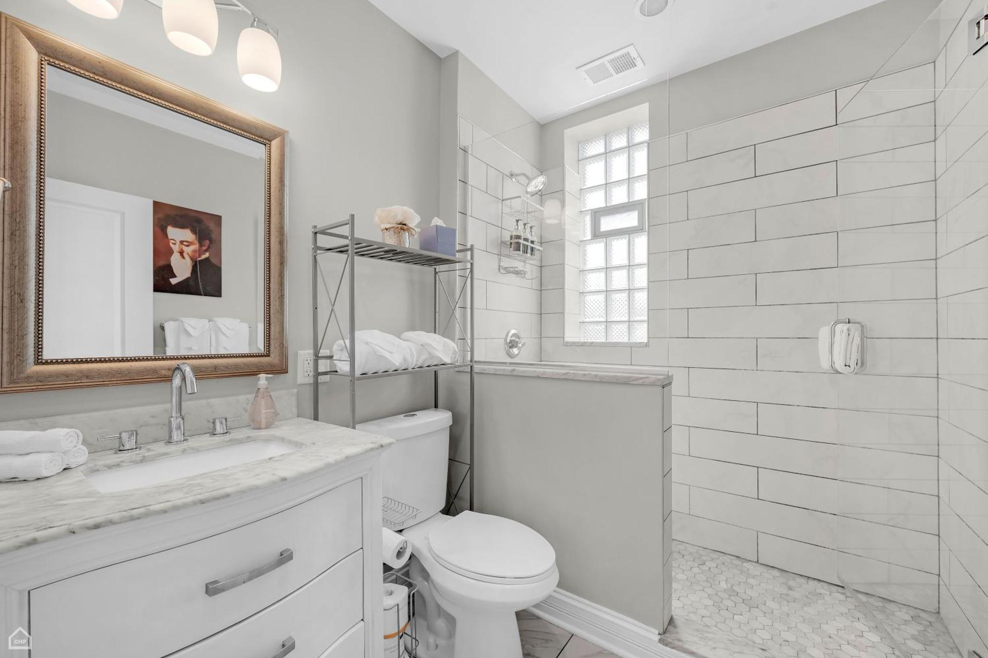 Apartment Modern, Spacious 3br Minutes To Downtown! *