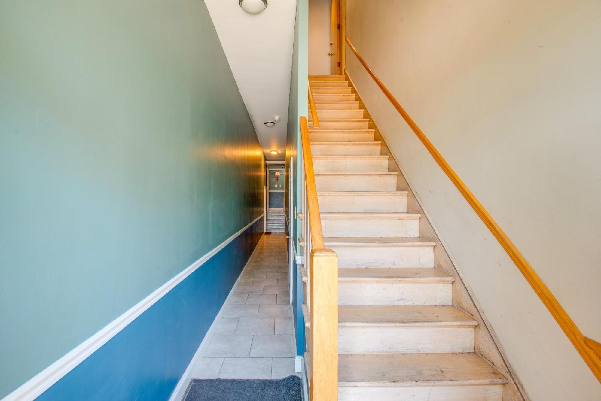 Apartment Walk To Train & Bus: Updated