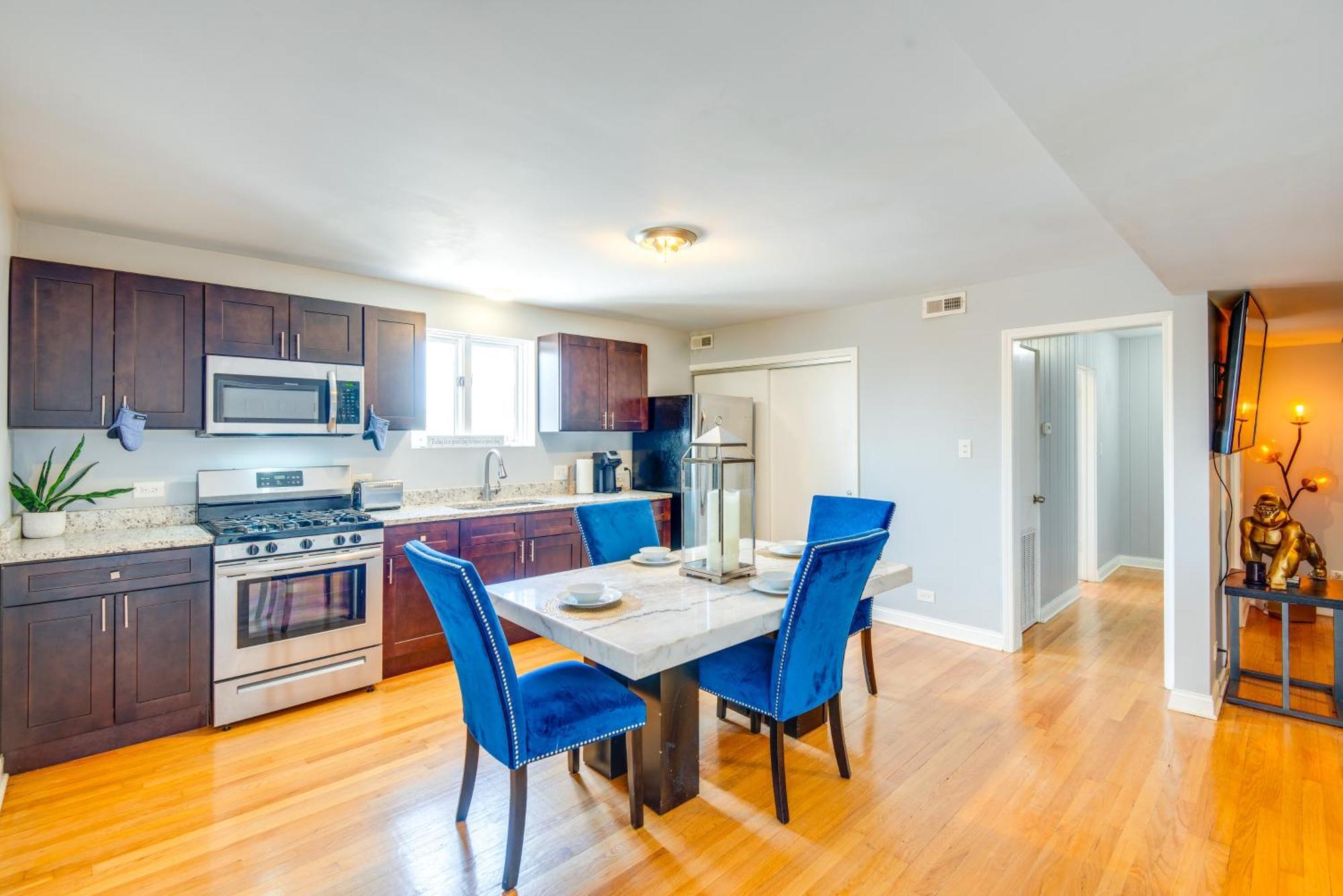Walk To Train & Bus: Updated Apartment *