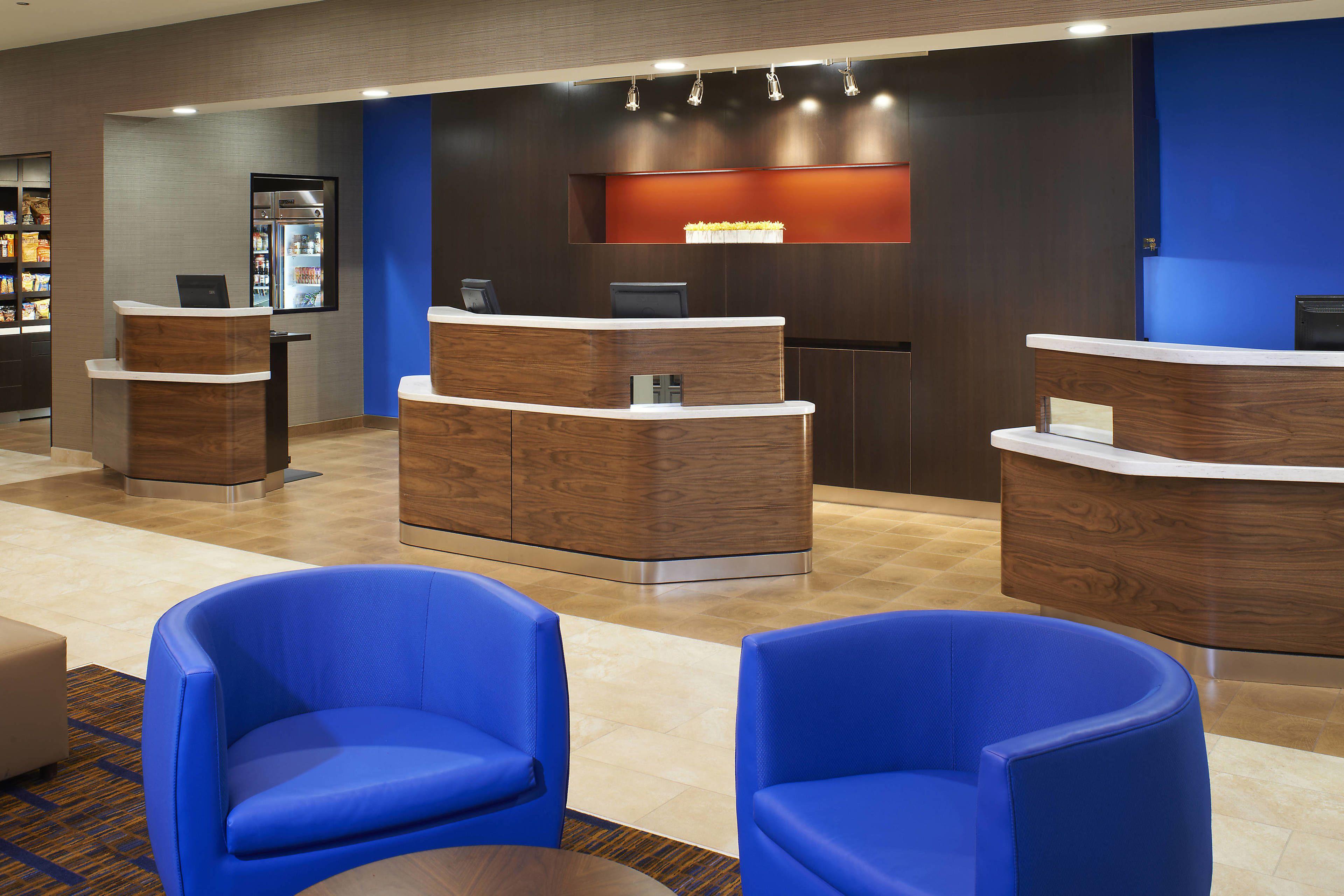 Courtyard By Marriott Downtown/river North 3*