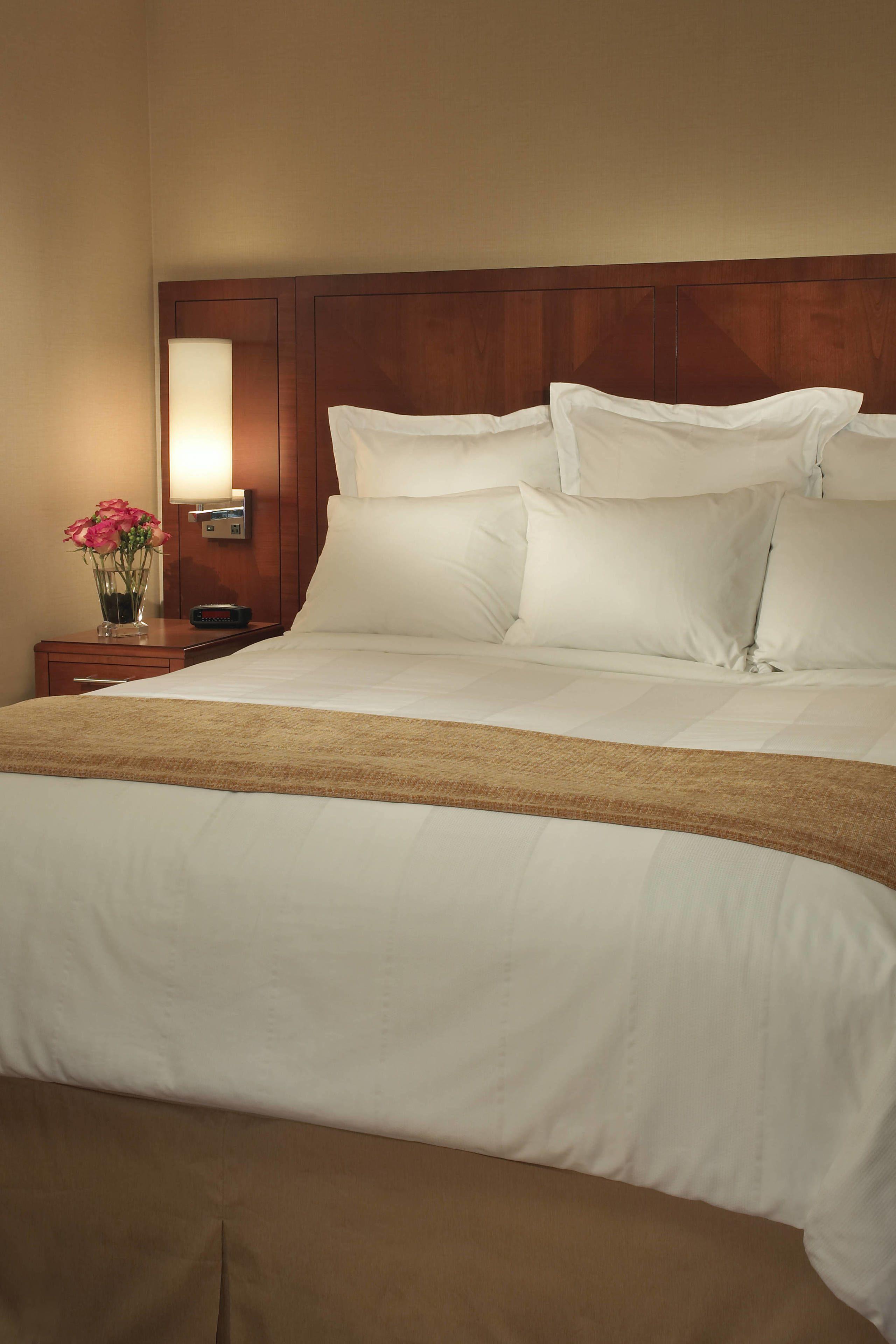 Courtyard By Marriott Downtown/river North 3*