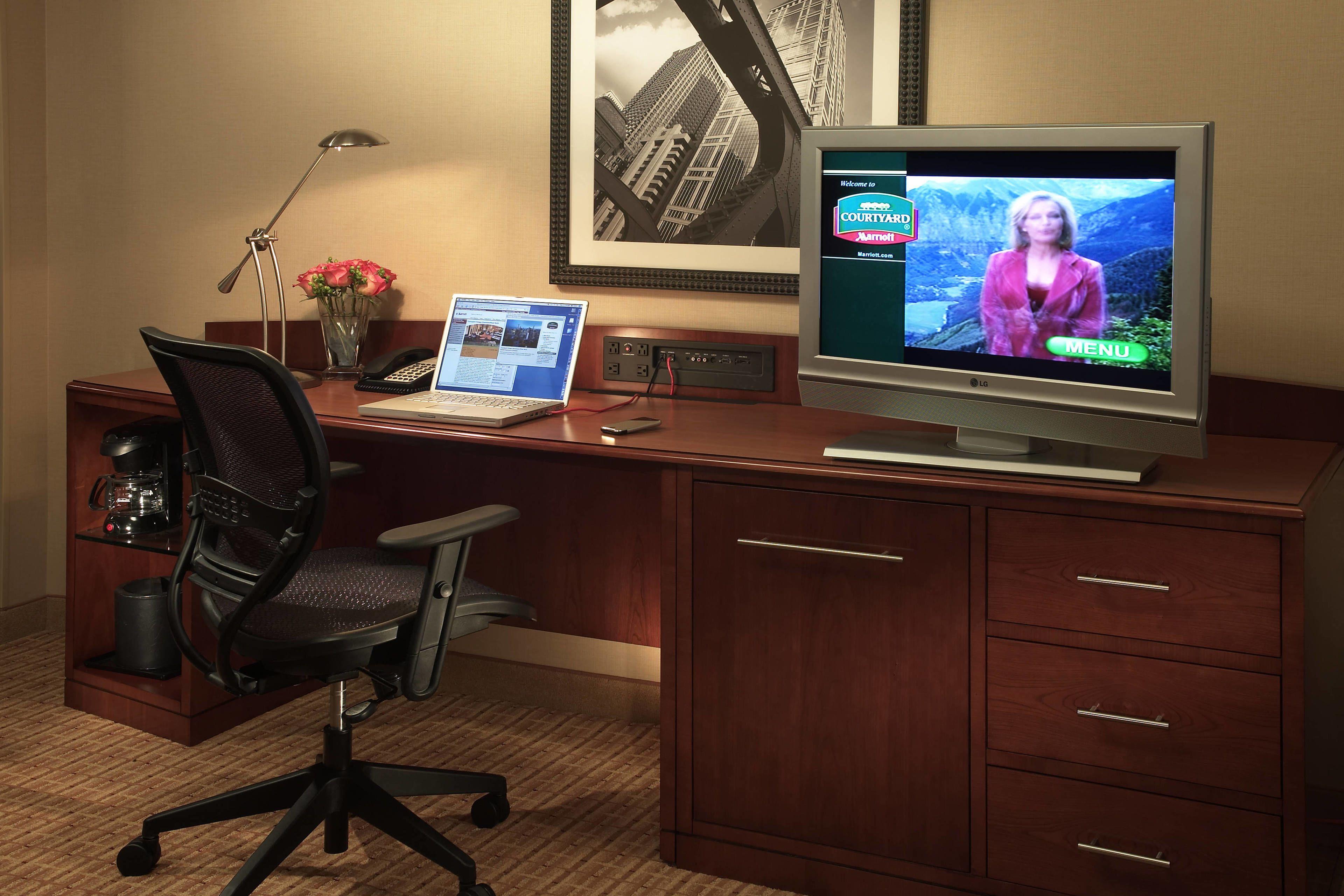 Courtyard By Marriott Downtown/river North