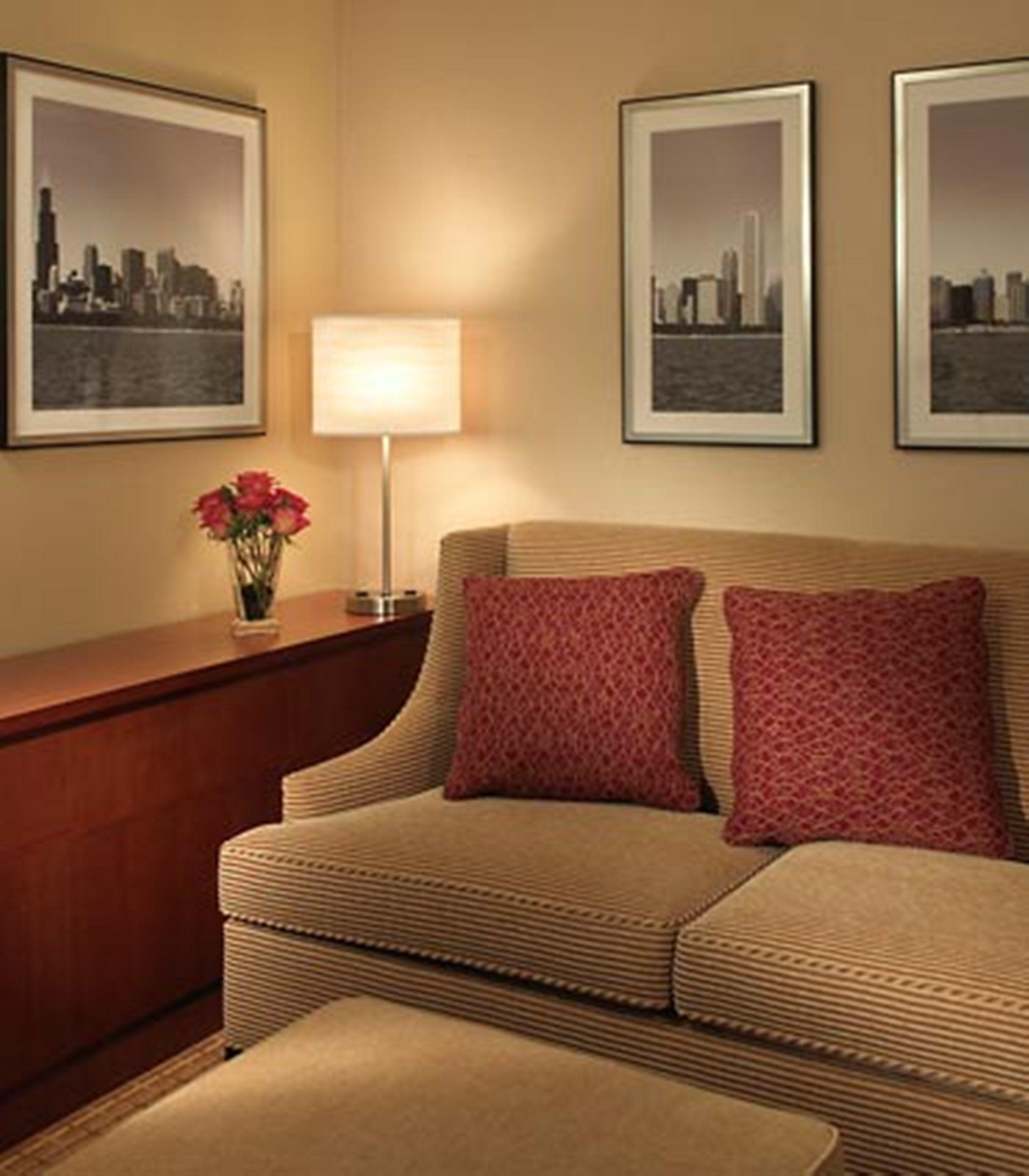 Courtyard By Marriott Downtown/river North Hotel 3*
