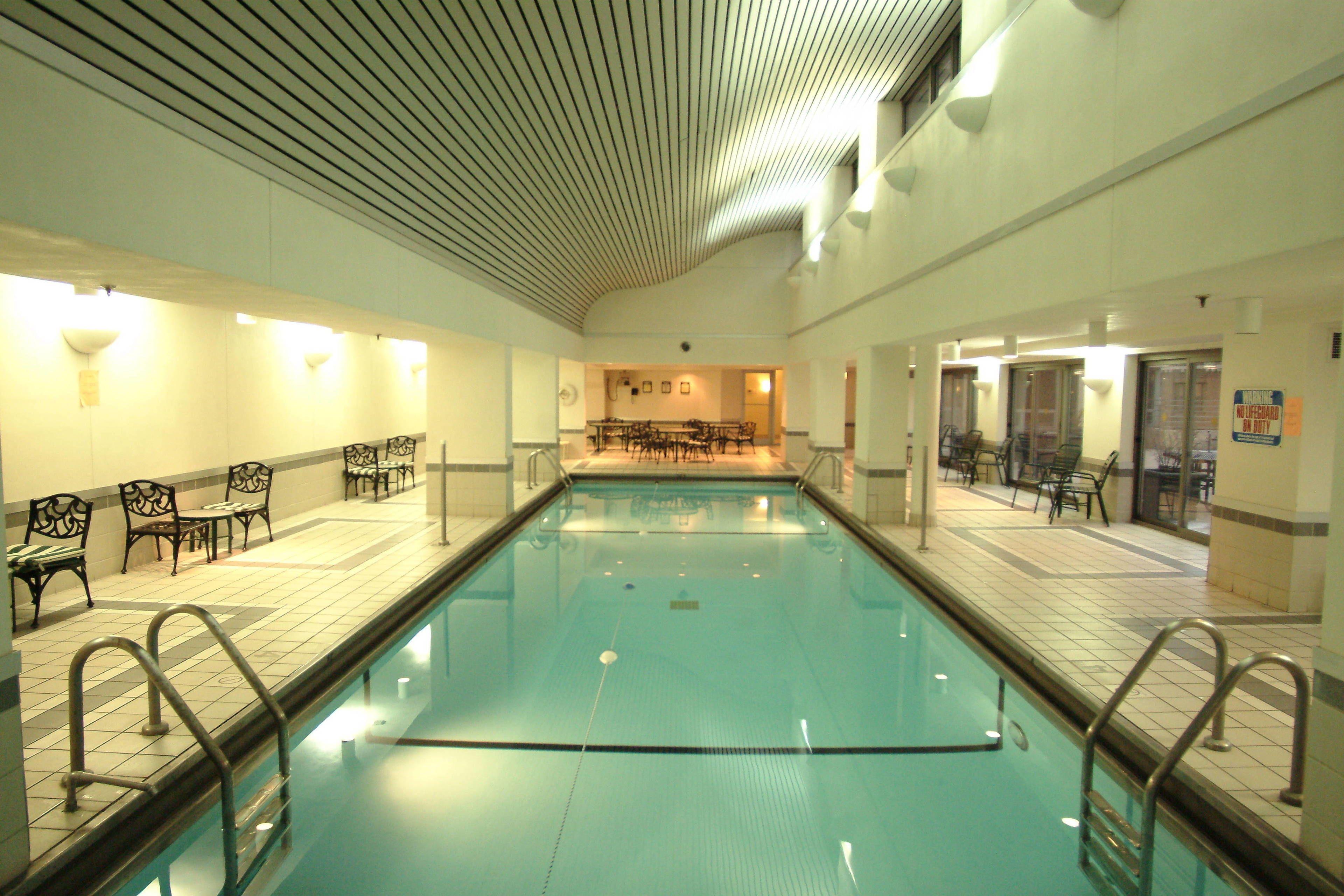 Courtyard By Marriott Downtown/river North Hotel 3*