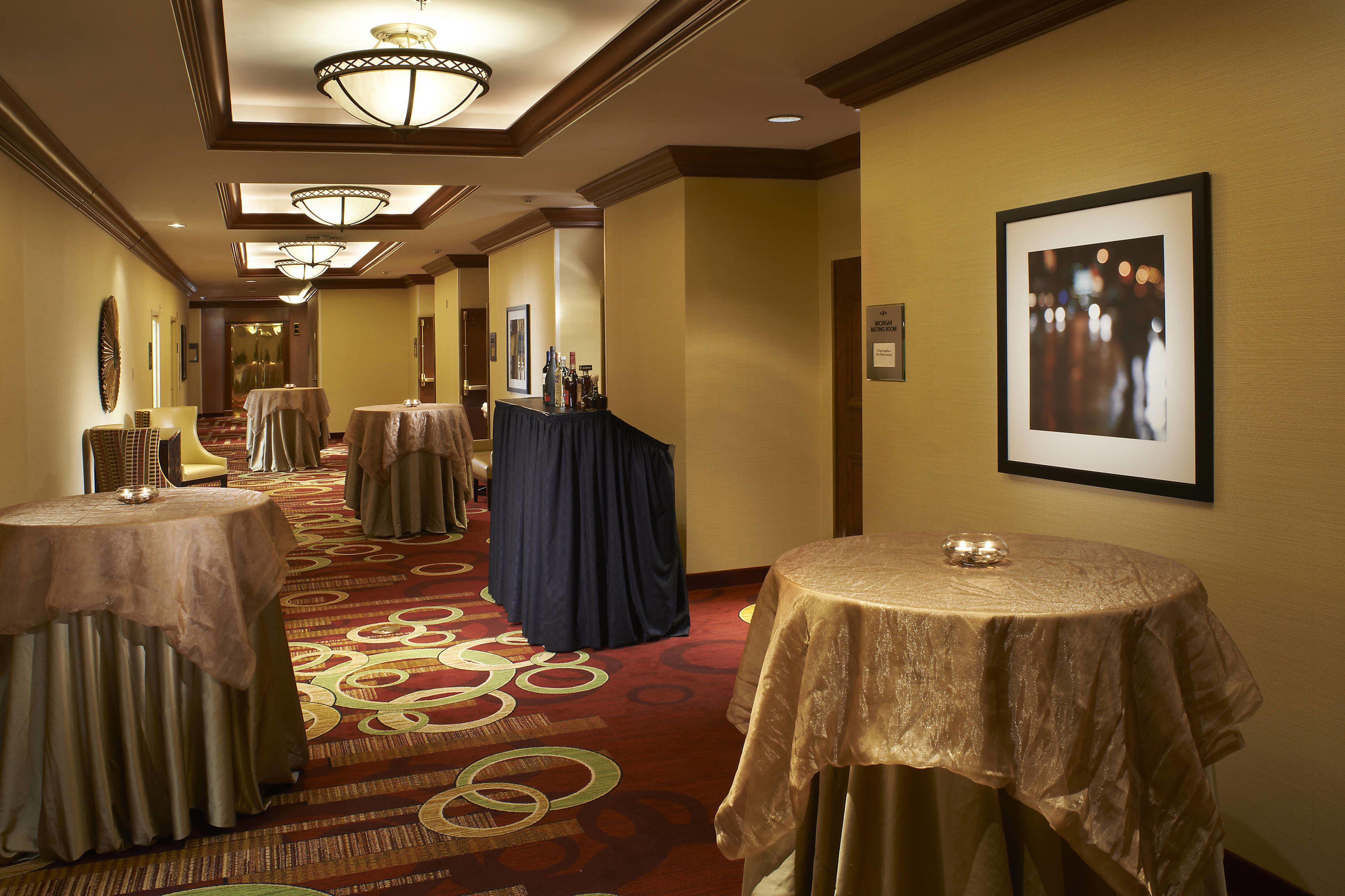 Courtyard By Marriott Downtown/river North Hotel Chicago