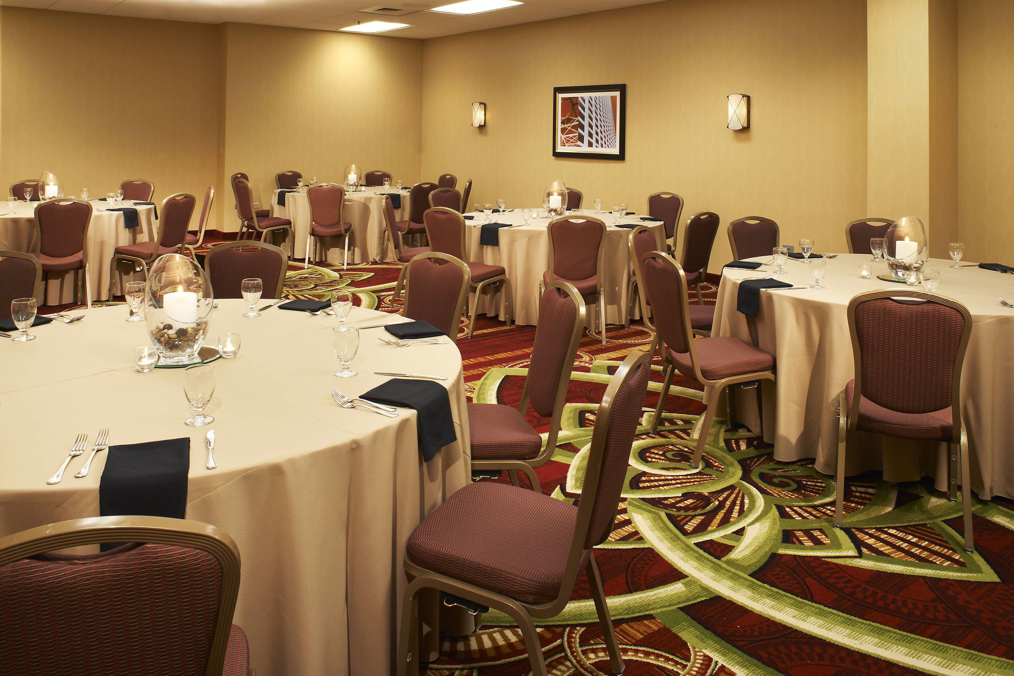 Courtyard By Marriott Downtown/river North 3*