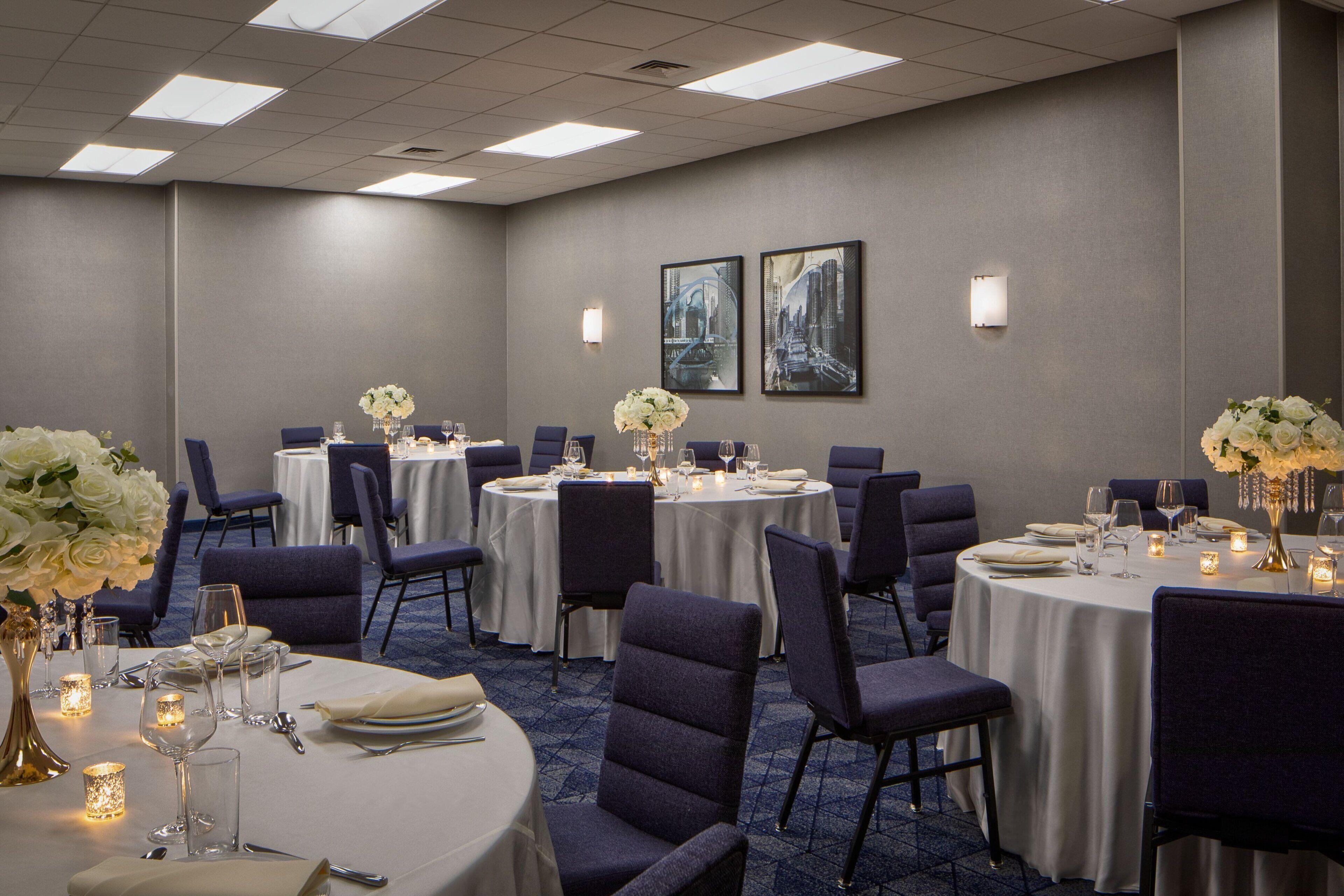 Courtyard By Marriott Downtown/river North 3*