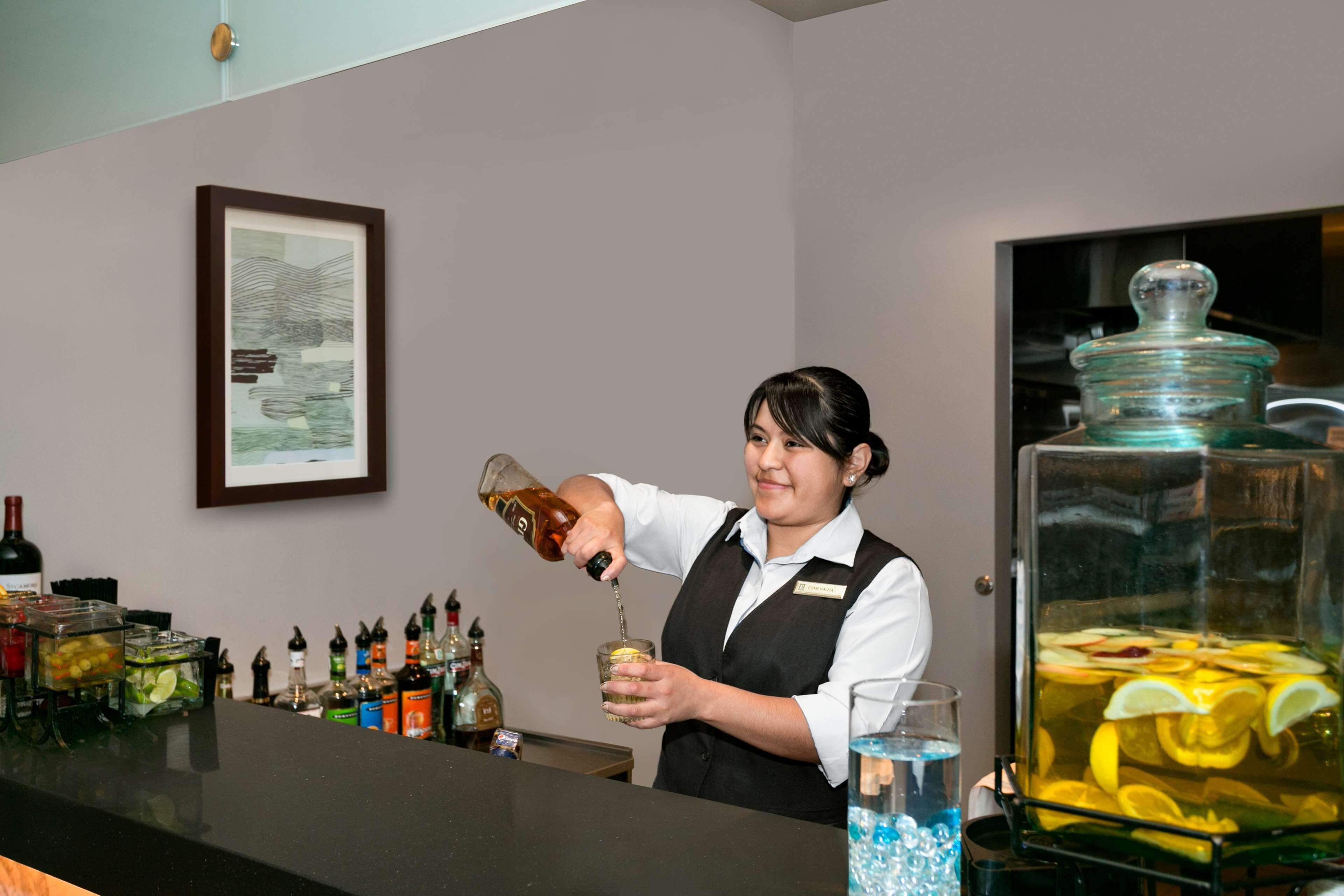 Embassy - Downtown River North 3*