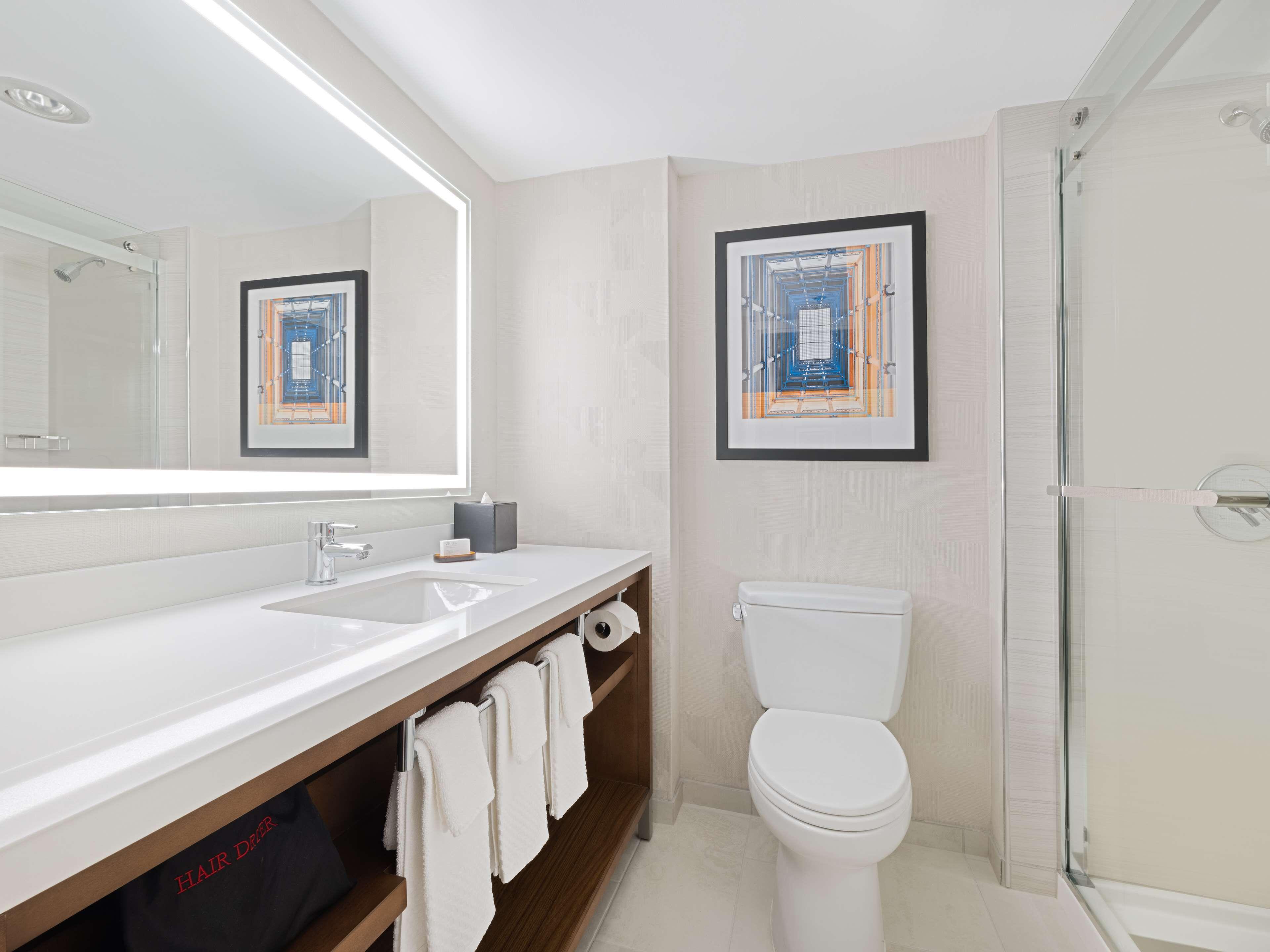 Hotel Embassy - Downtown River North 3*