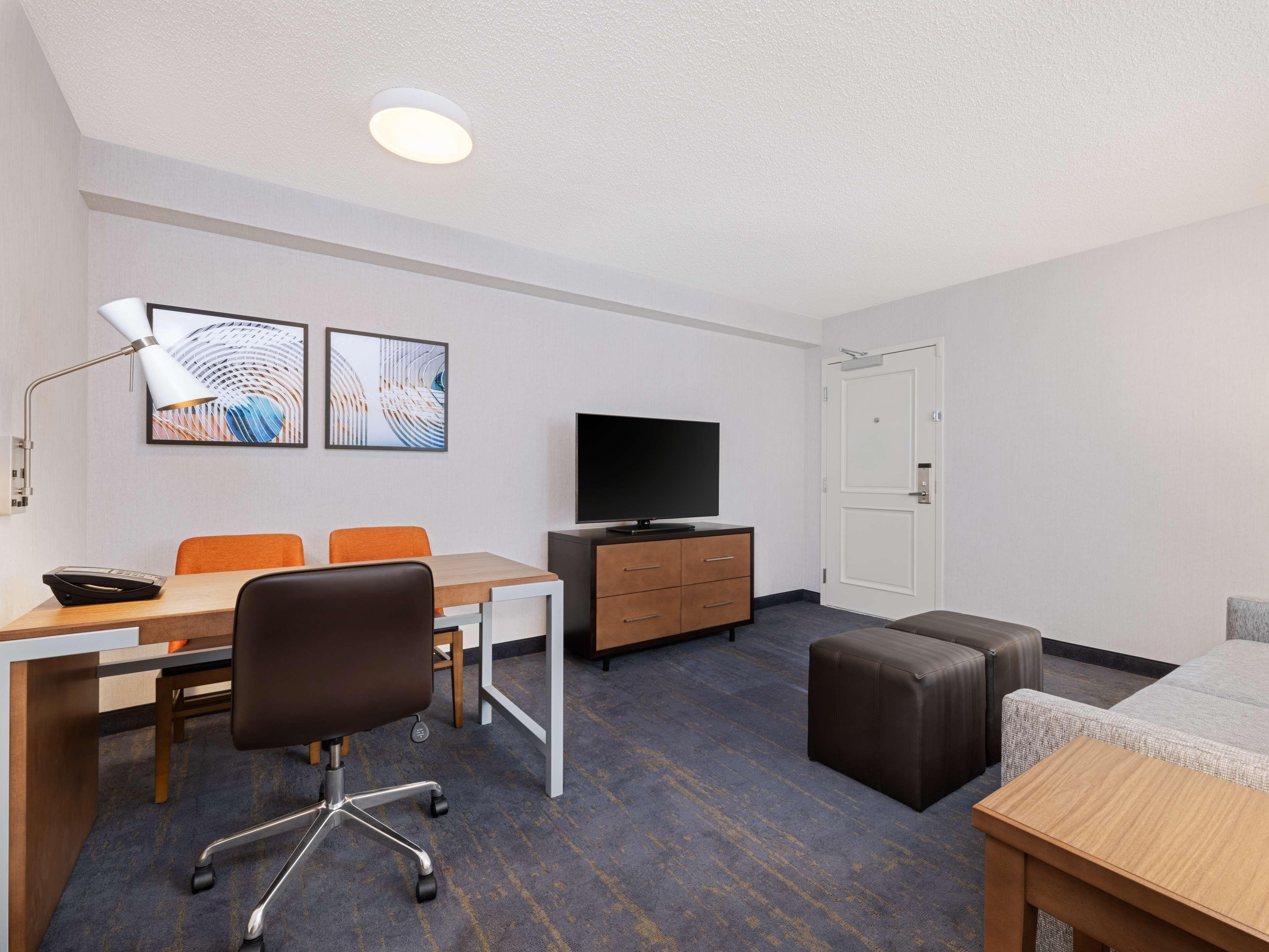 Embassy - Downtown River North Chicago