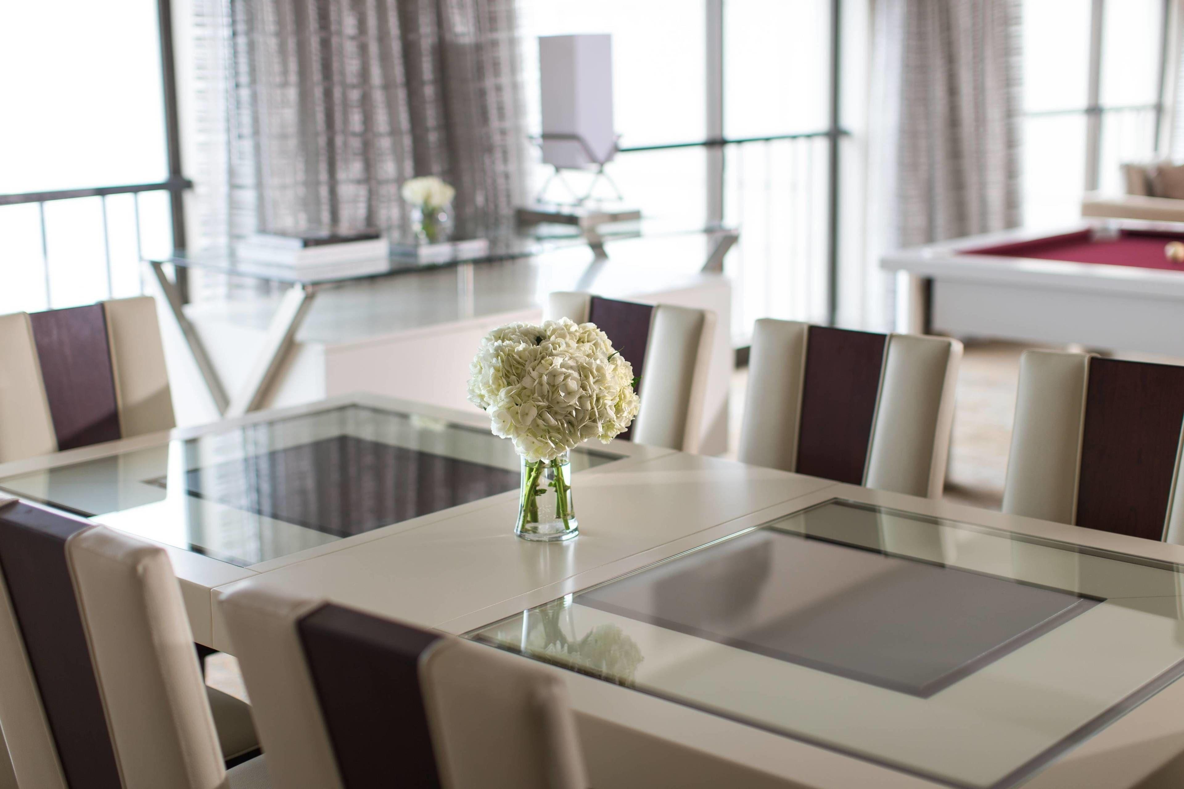 Marriott Downtown Magnificent Mile Hotel 4*