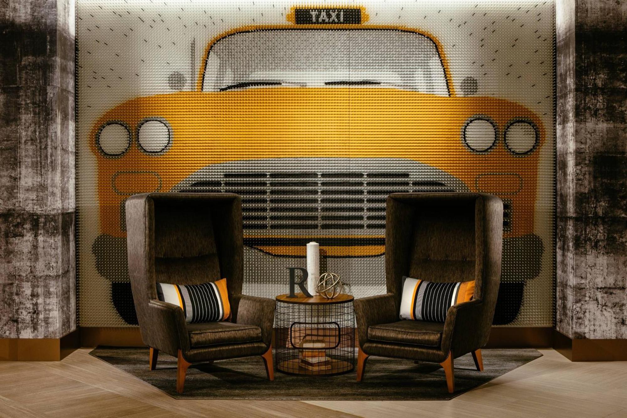 Hotel Renaissance Downtown 4*