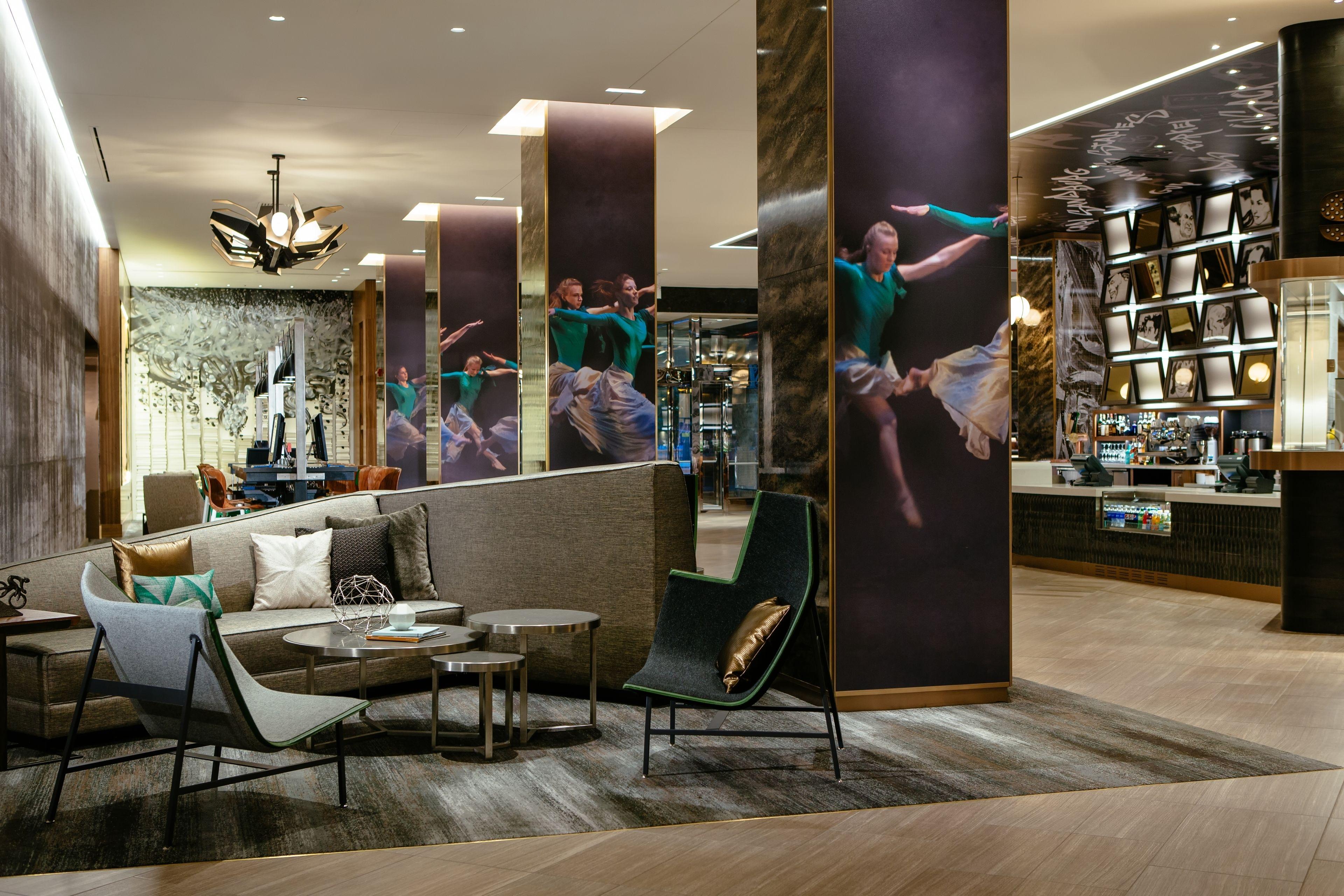 Renaissance Downtown 4*