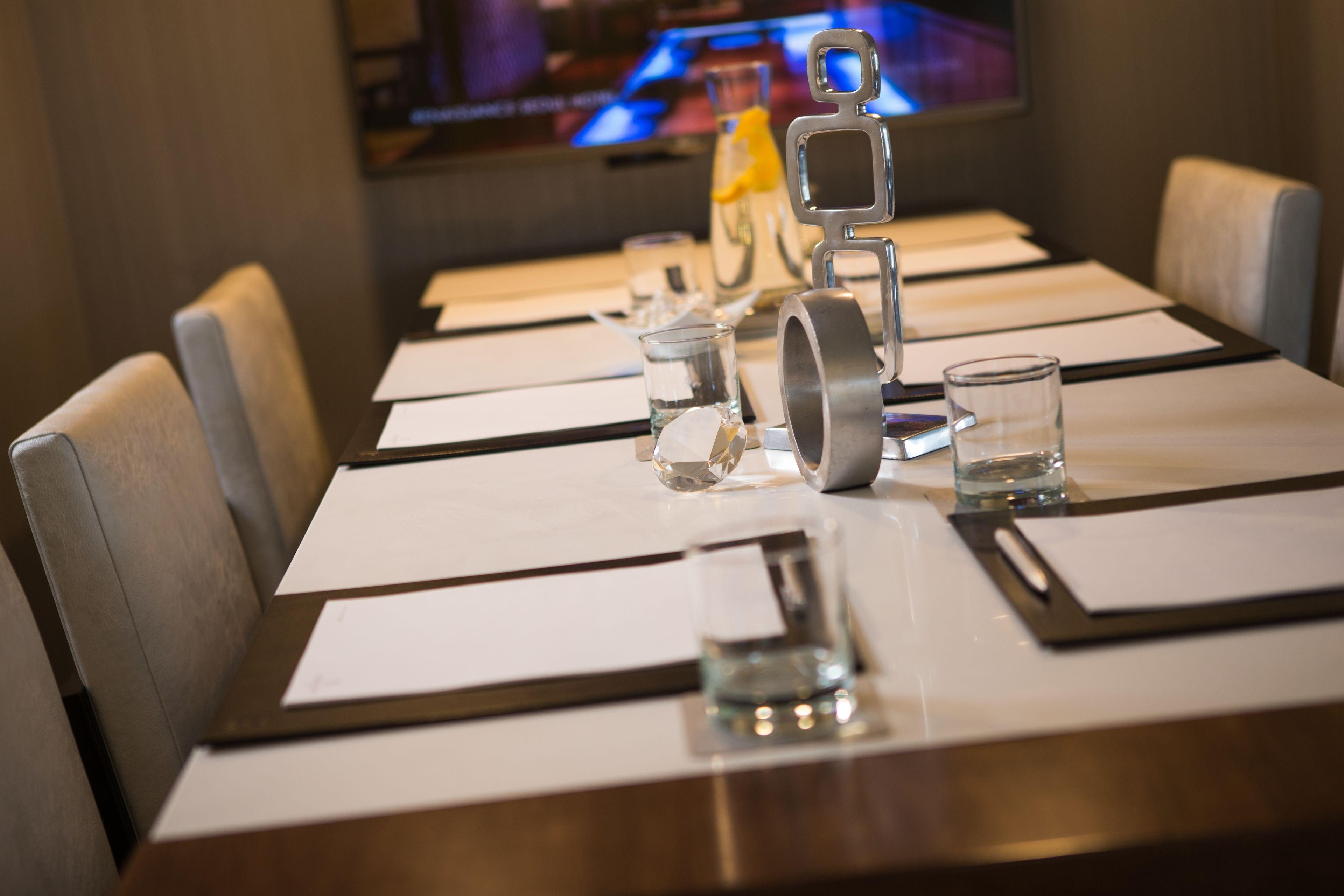 Renaissance Downtown Hotel 4*