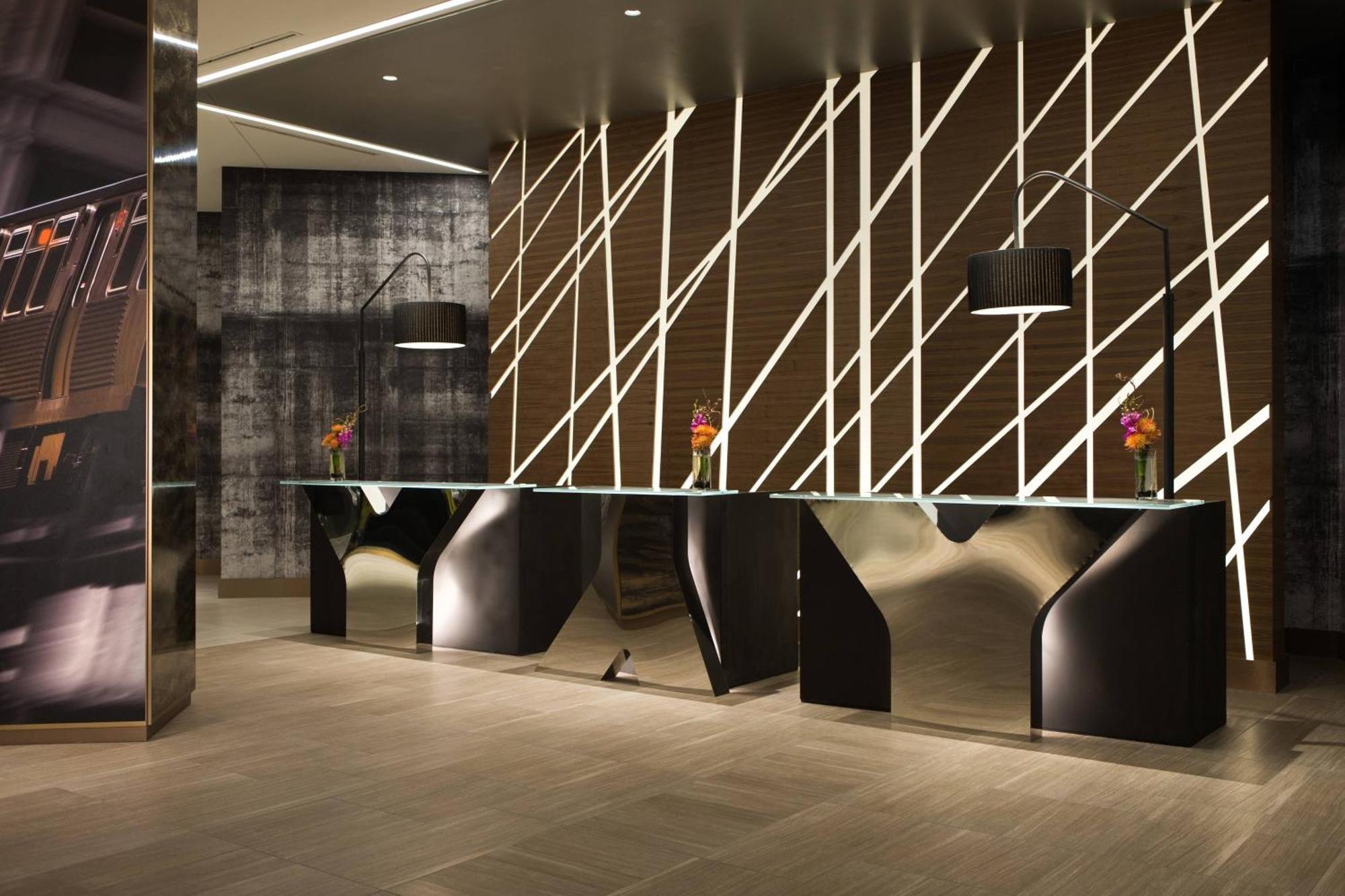 Renaissance Downtown 4*