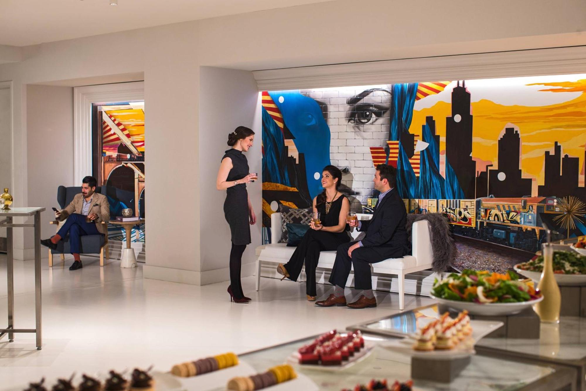 Hotel Renaissance Downtown 4*