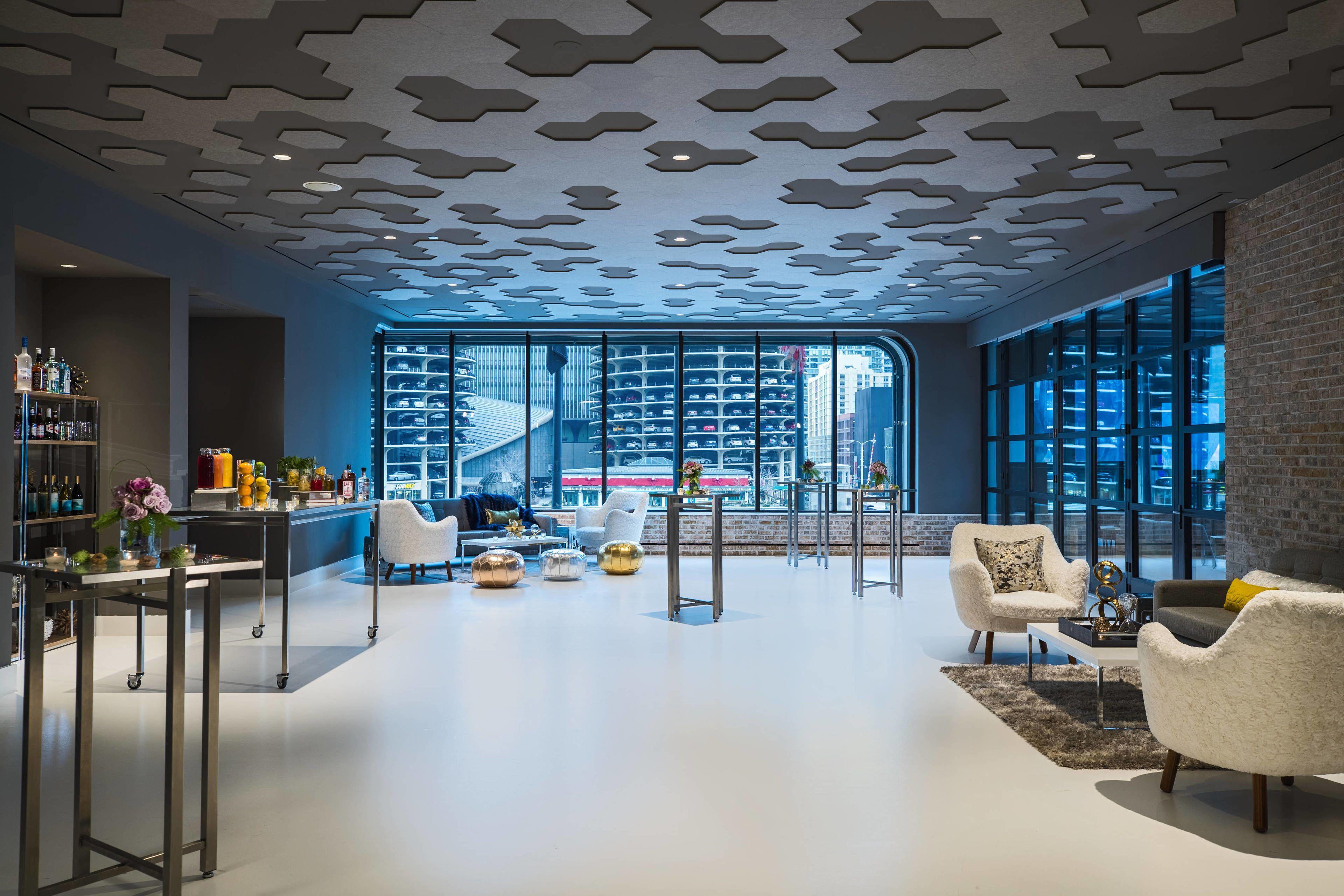 Renaissance Downtown 4*