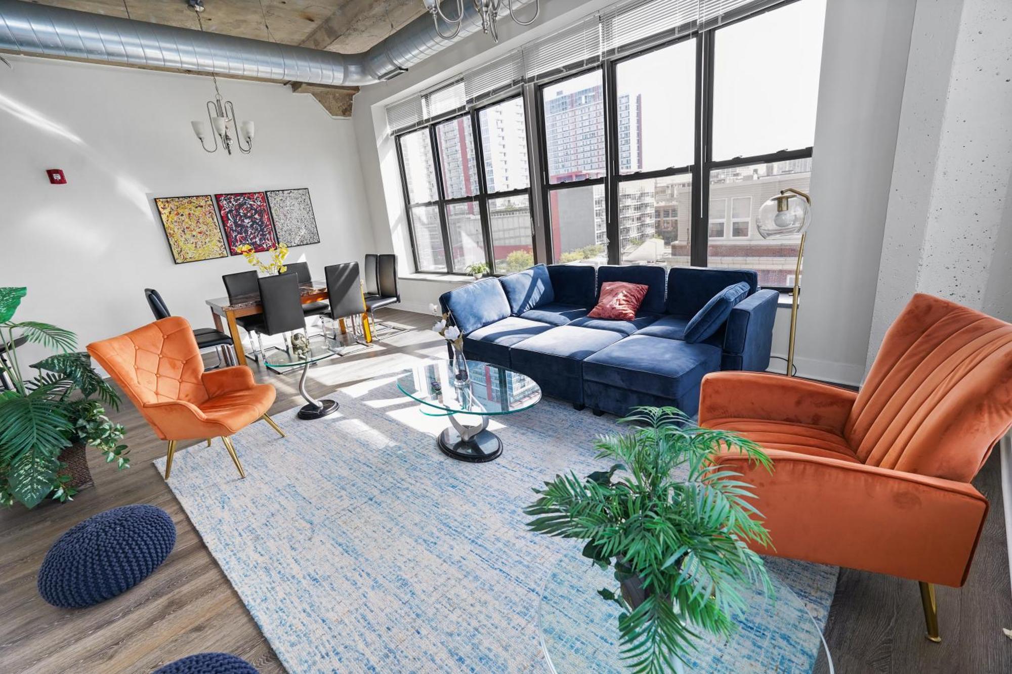 Mccormick Place Luxurious And Spacious 3br In Downtown With Optional Parking Sleeps 10 Guests *