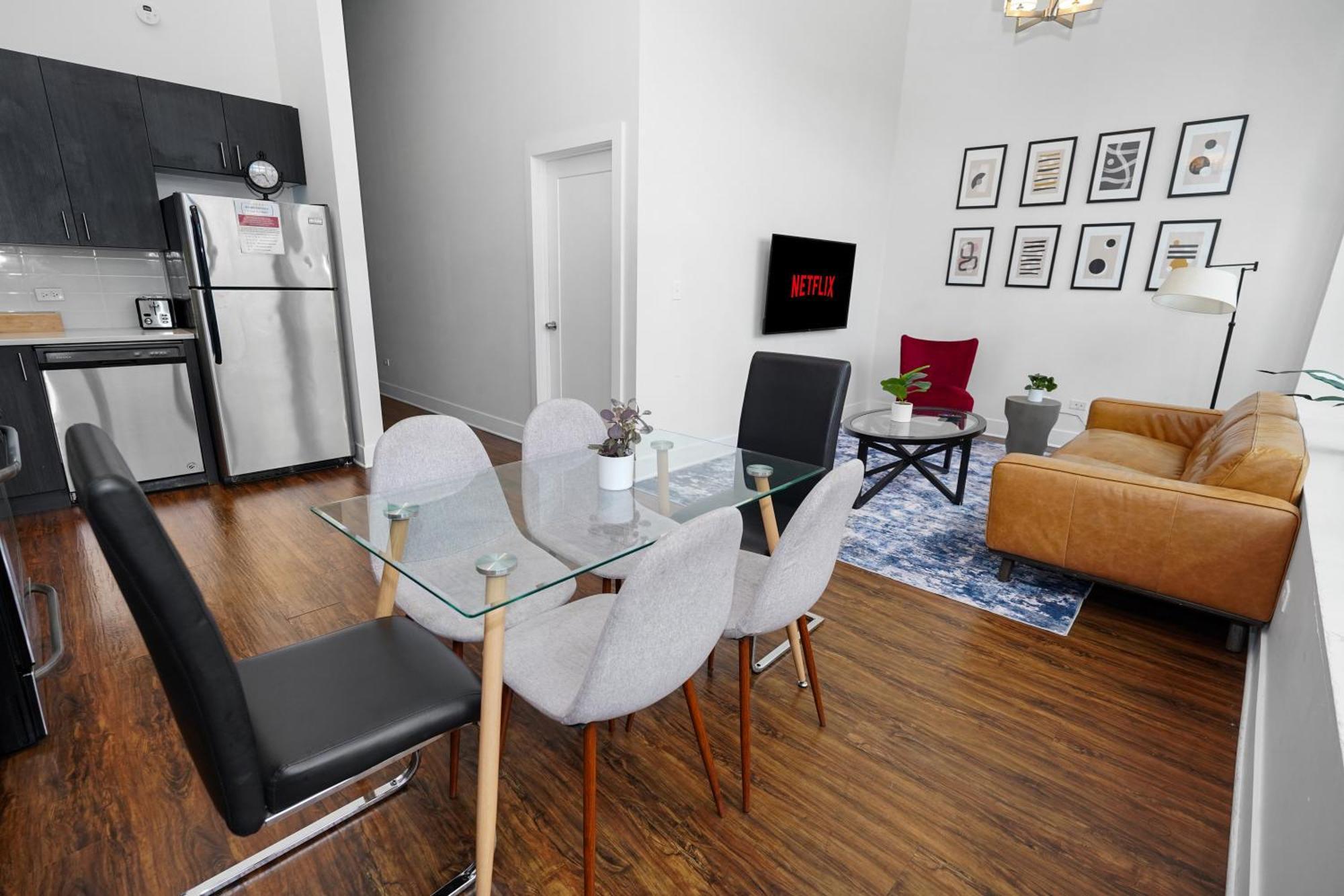 Apartment Views And Convenient 3br For Group Of 8 Guests Near Mccormick, Shedd Aquarium, Museum Campus & Navy Pier Chicago