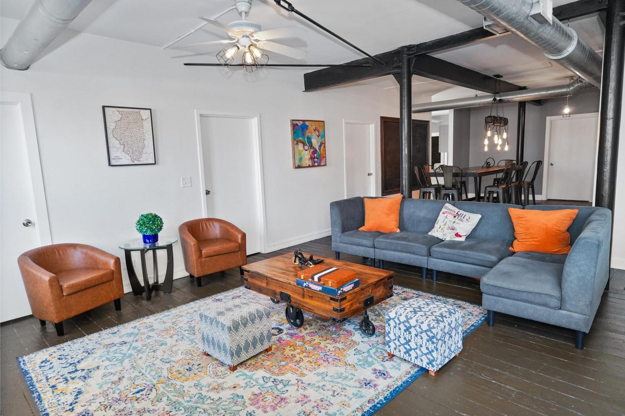 Apartment Mccormick Place Spacious 5br With Pool Table & Optional Parking Sleeps 10 Near Soldier Field And Grant Park *