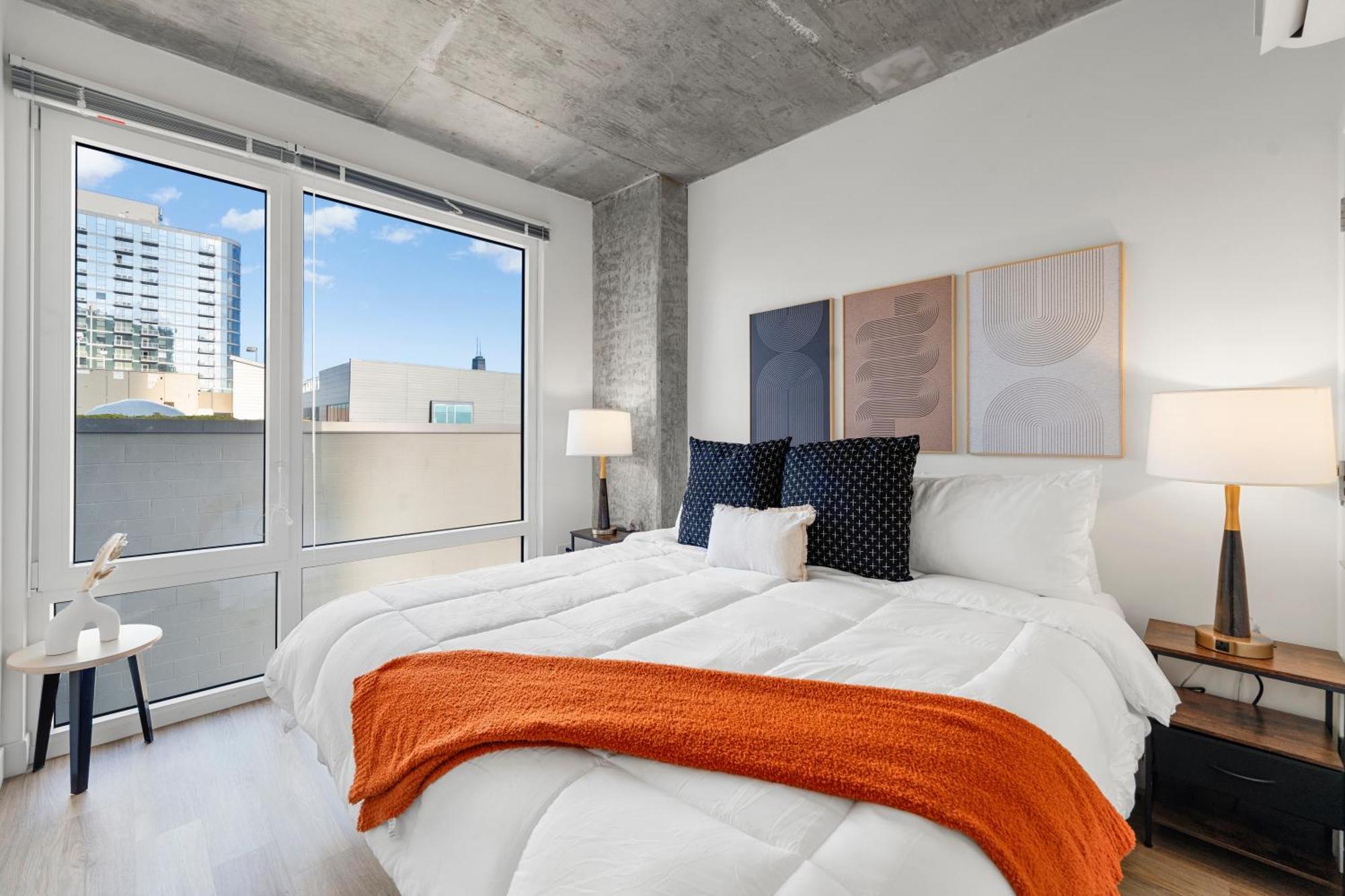 Group-ready 3br Sleek Design & Great Location * Chicago