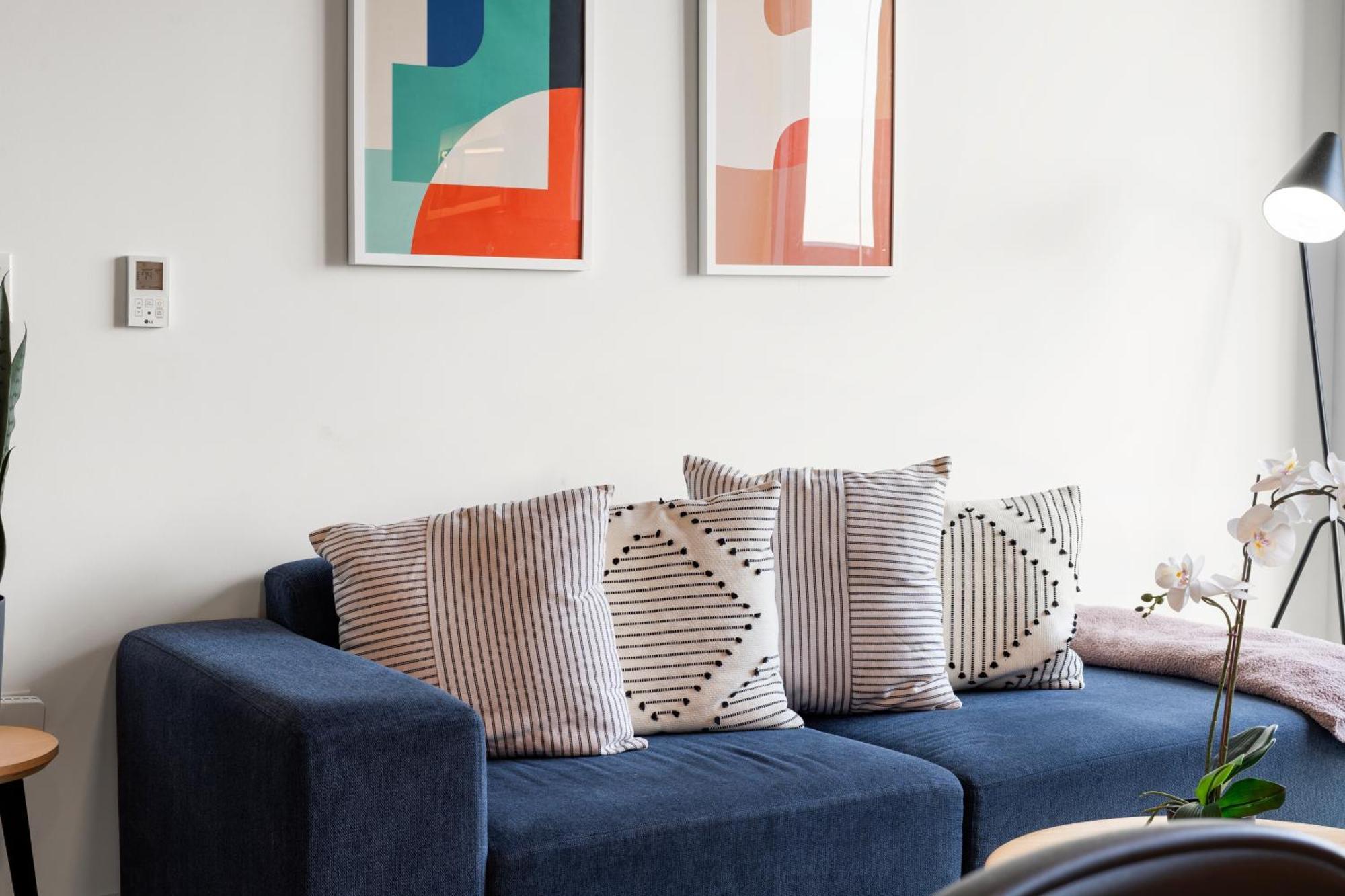 Group-ready 3br Sleek Design & Great Location Hotel *