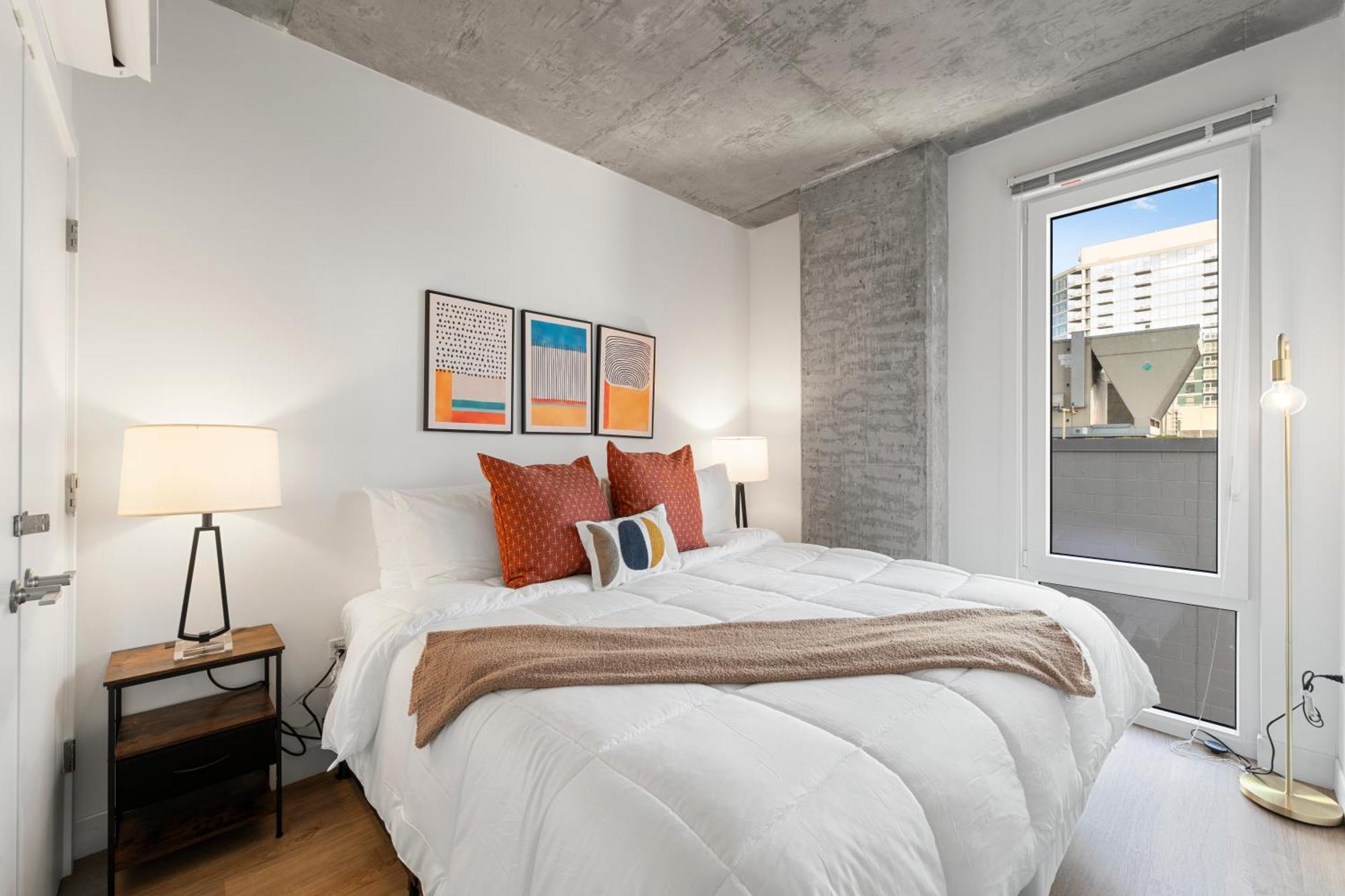 Group-ready 3br Sleek Design & Great Location *