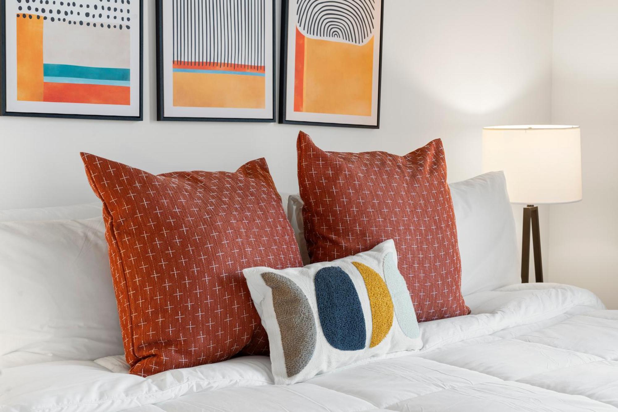 Group-ready 3br Sleek Design & Great Location * Chicago