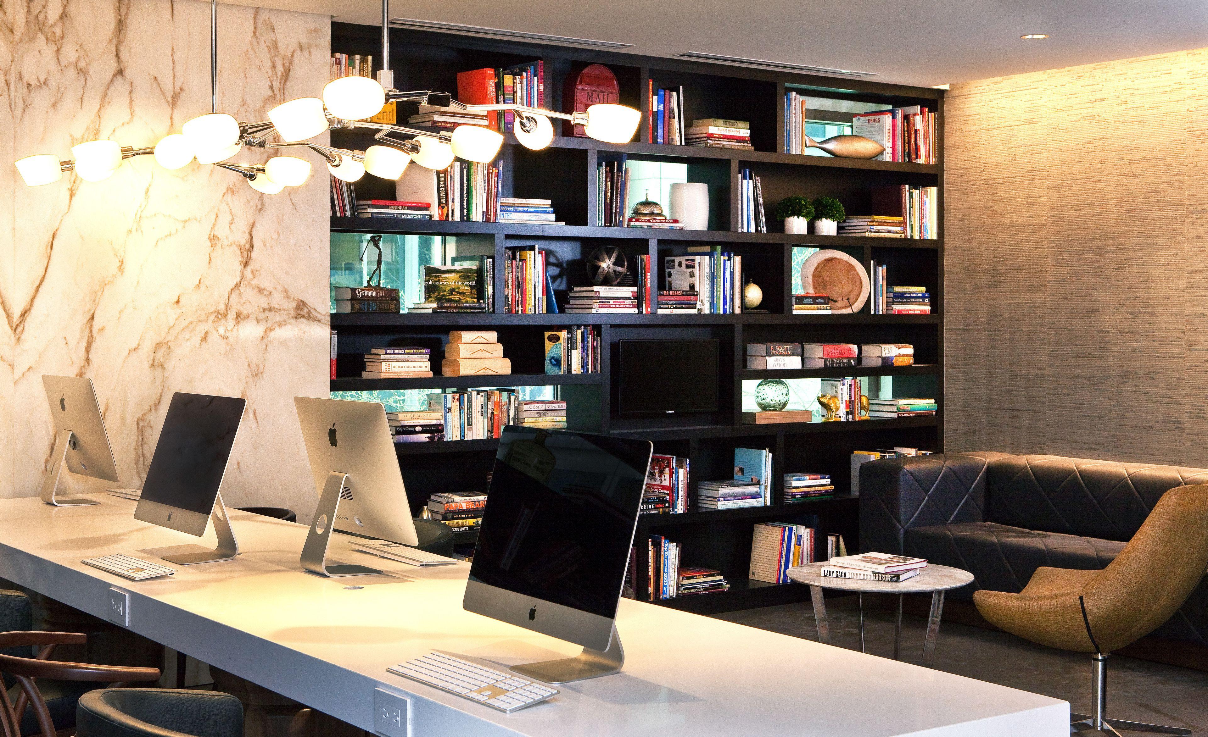 Hyatt Centric Magnificent Mile 4*