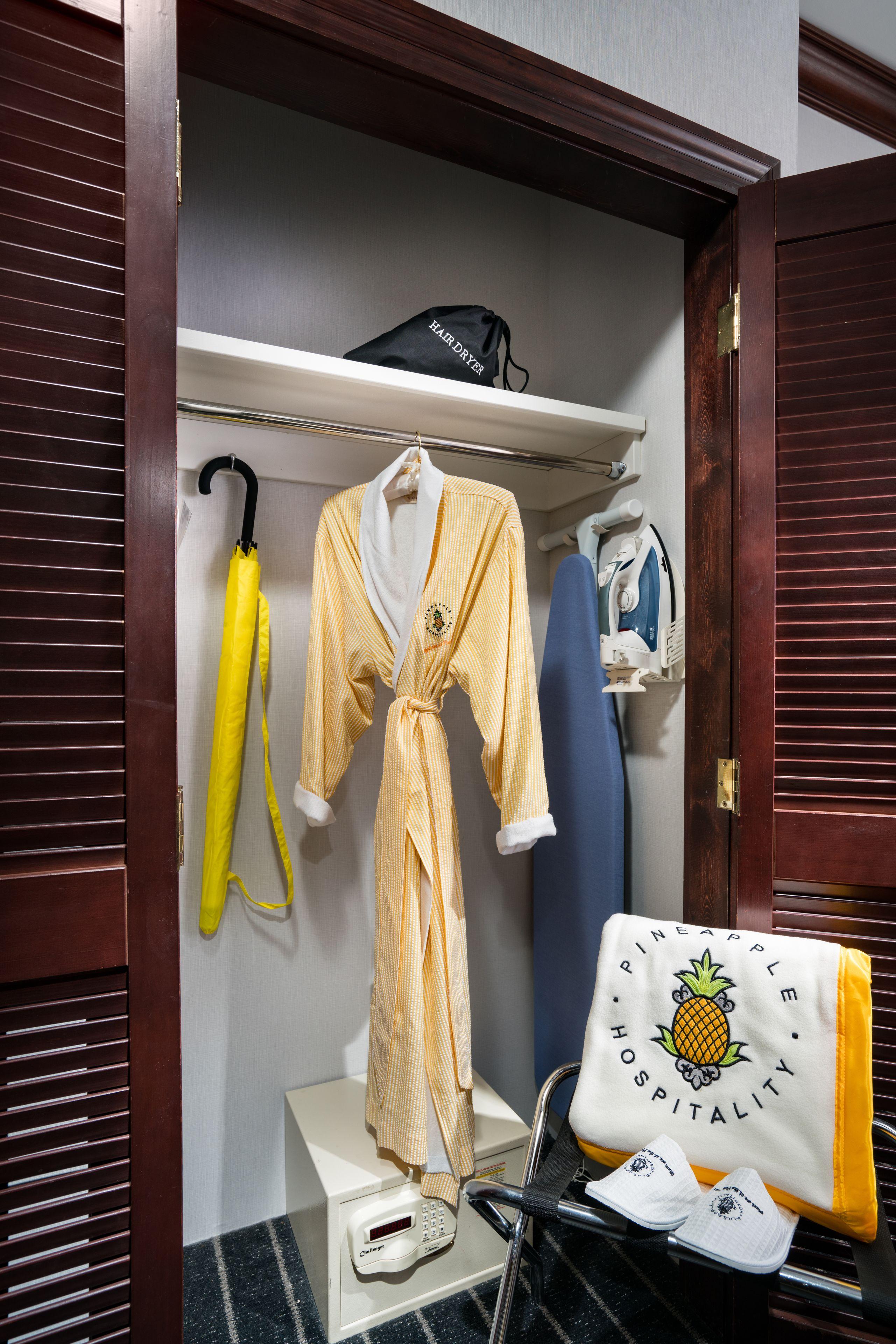 Staypineapple, An Iconic Hotel, The Loop 4* Chicago