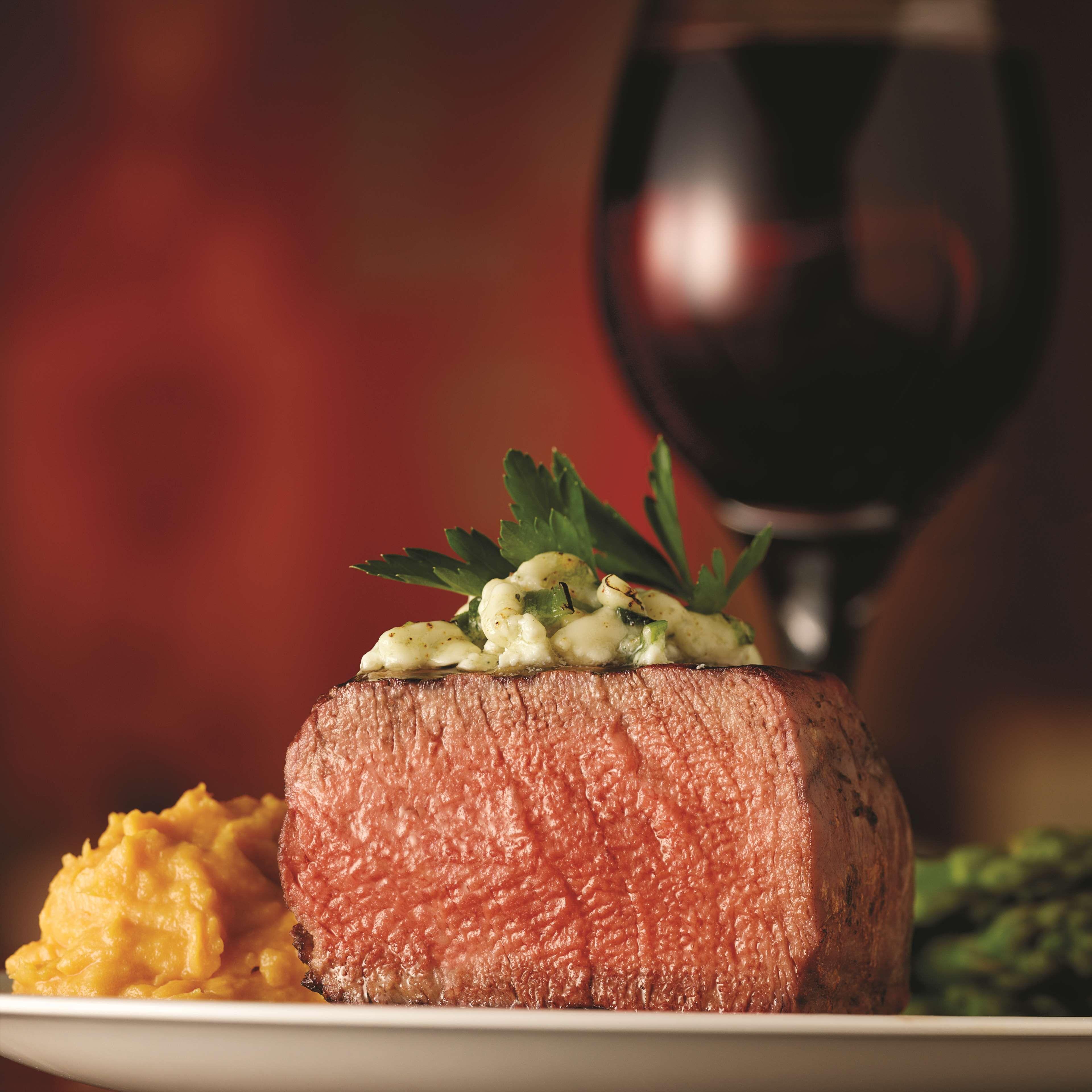 Hilton Garden Downtown/magnificent Mile Hotel 3*