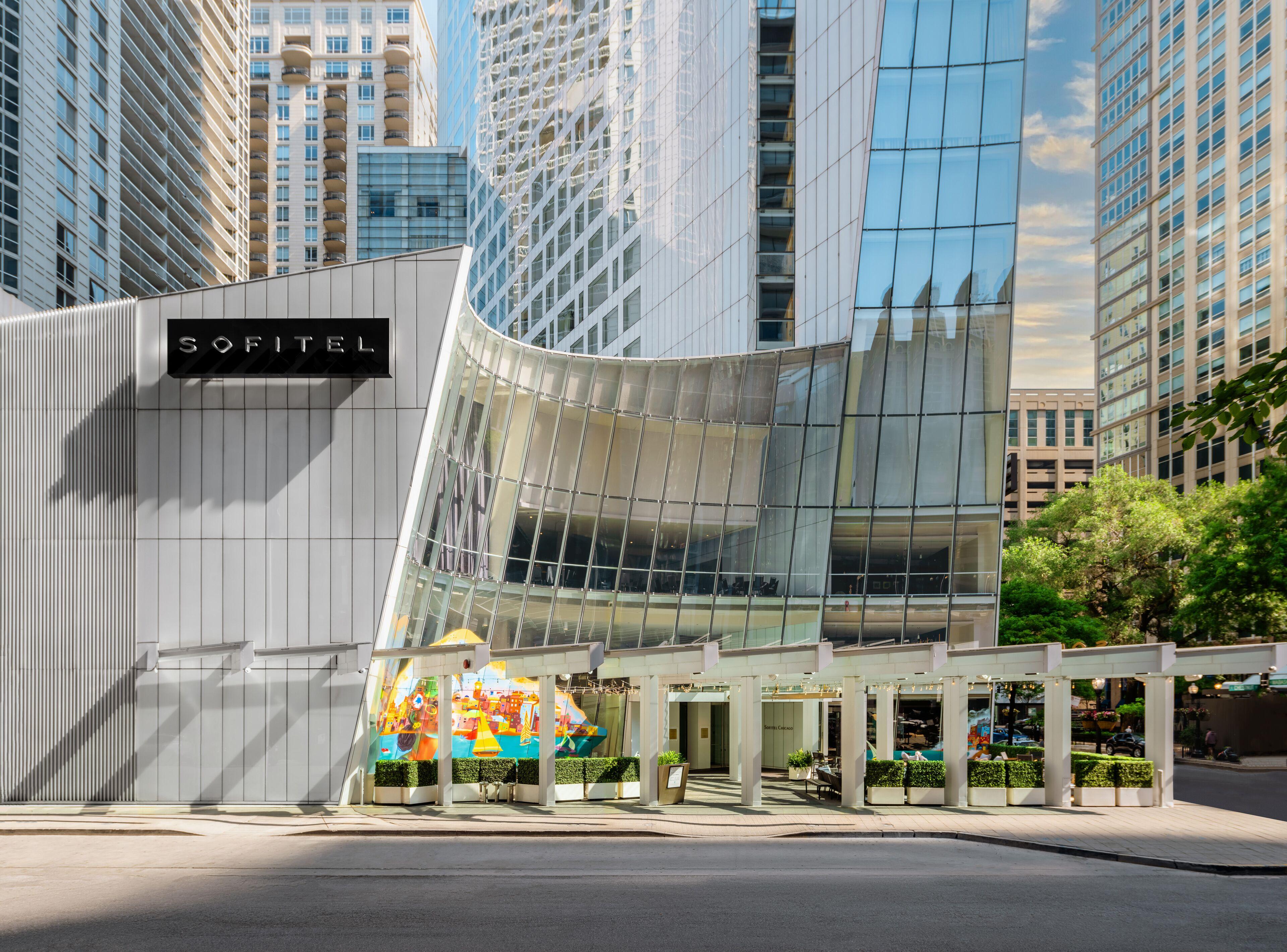 Sofitel Magnificent Mile 5*